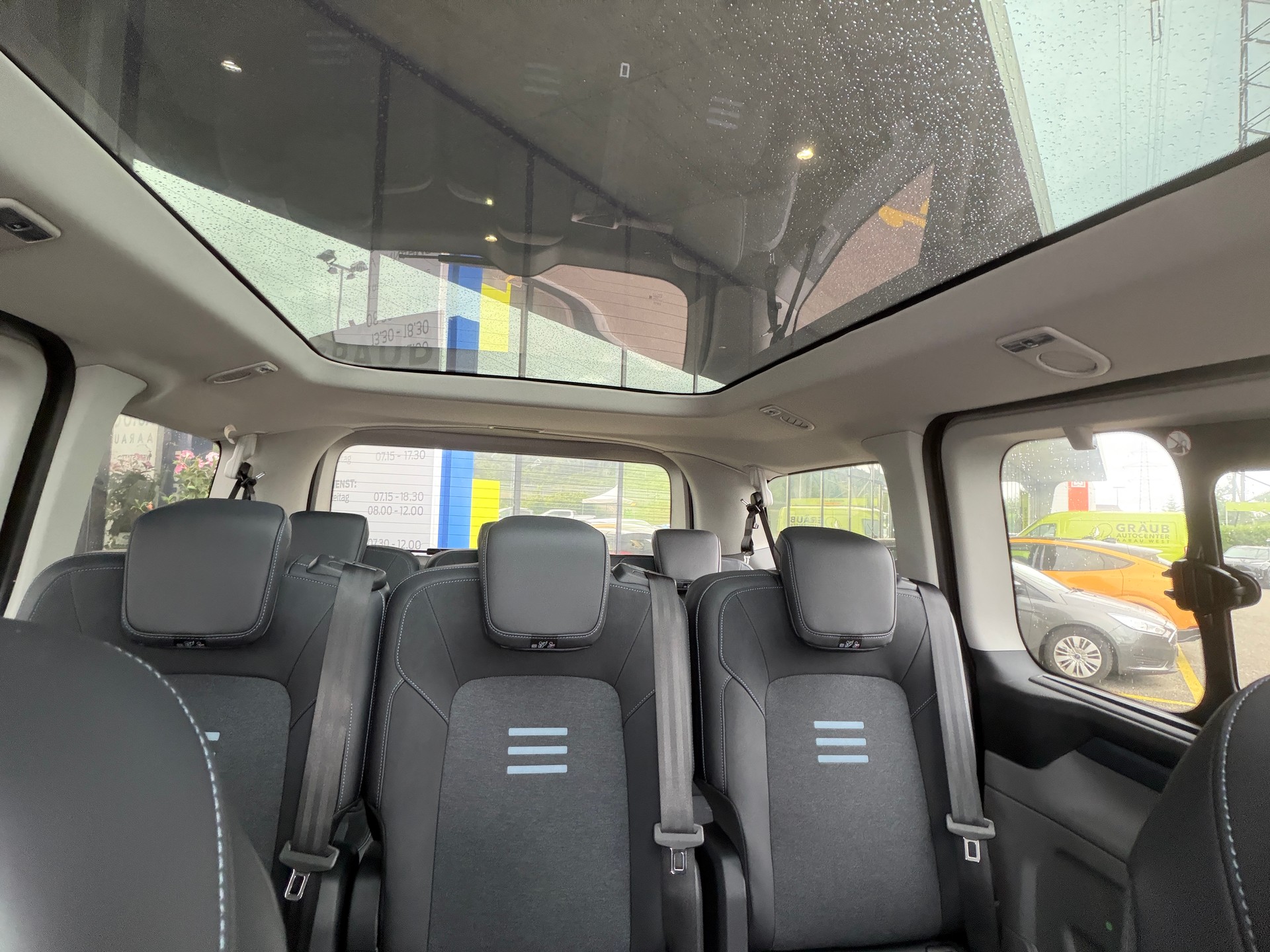 FORD Tourneo Bus 340 L1H1 65kWh Active-image-9