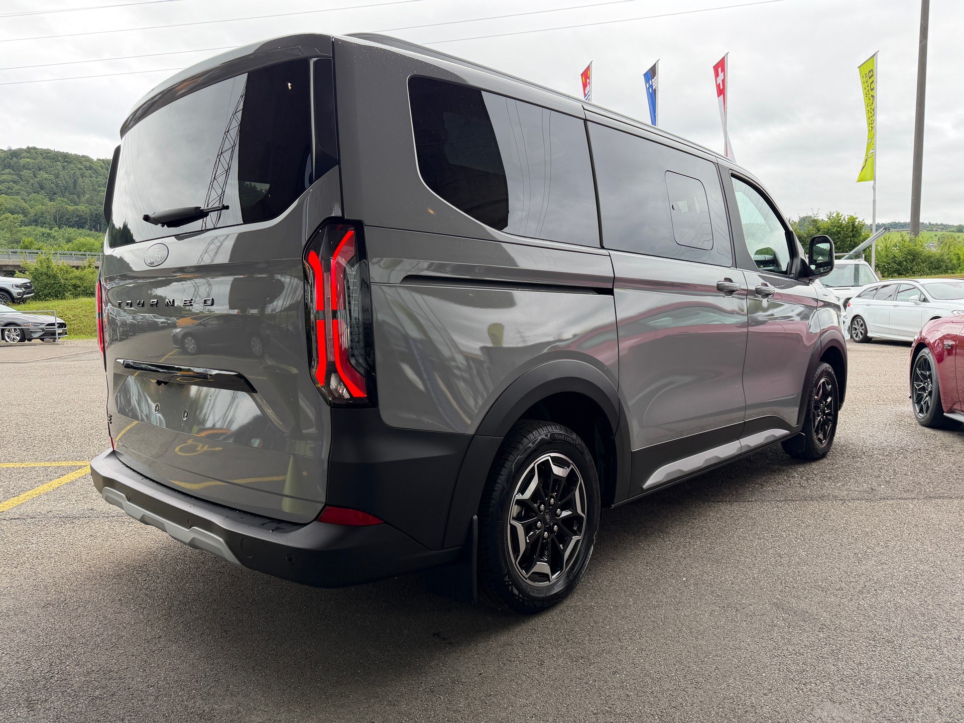 FORD Tourneo Bus 340 L1H1 65kWh Active-image-4