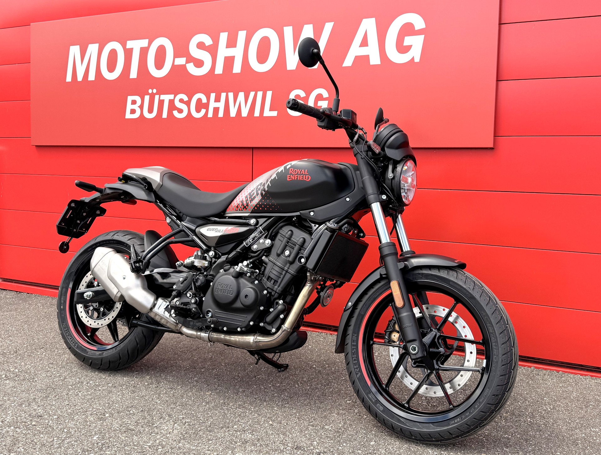 ROYAL ENFIELD Guerrilla 450 Mid-showroom-element-1