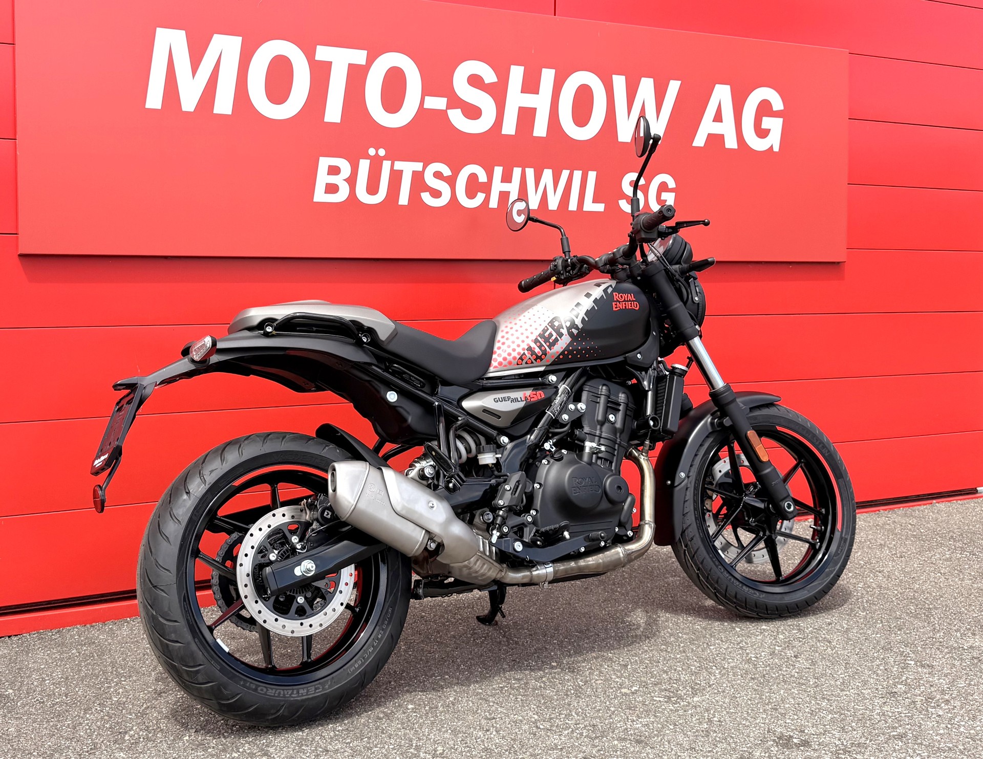 ROYAL ENFIELD Guerrilla 450 Mid-showroom-element-2