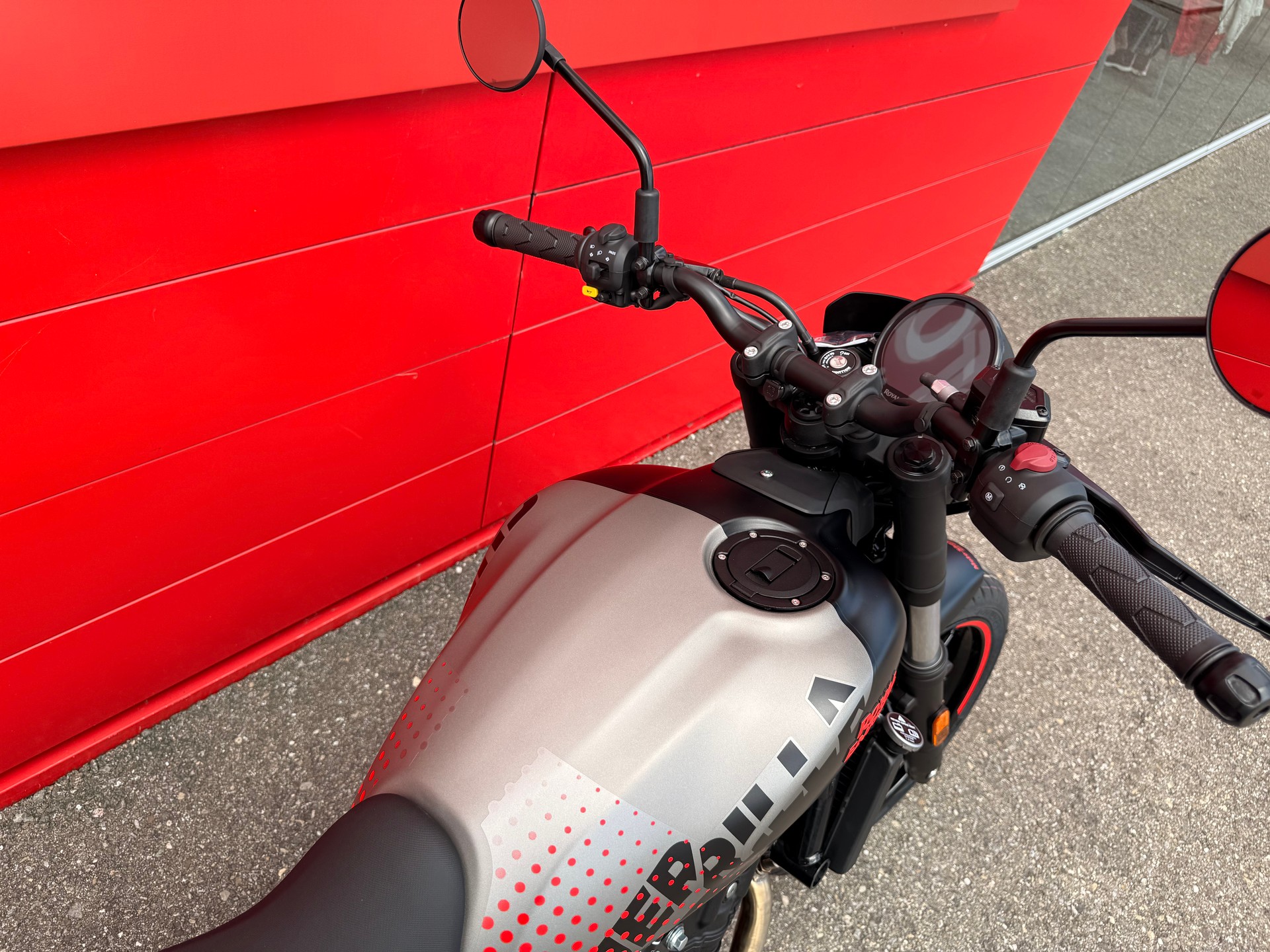 ROYAL ENFIELD Guerrilla 450 Mid-image-4