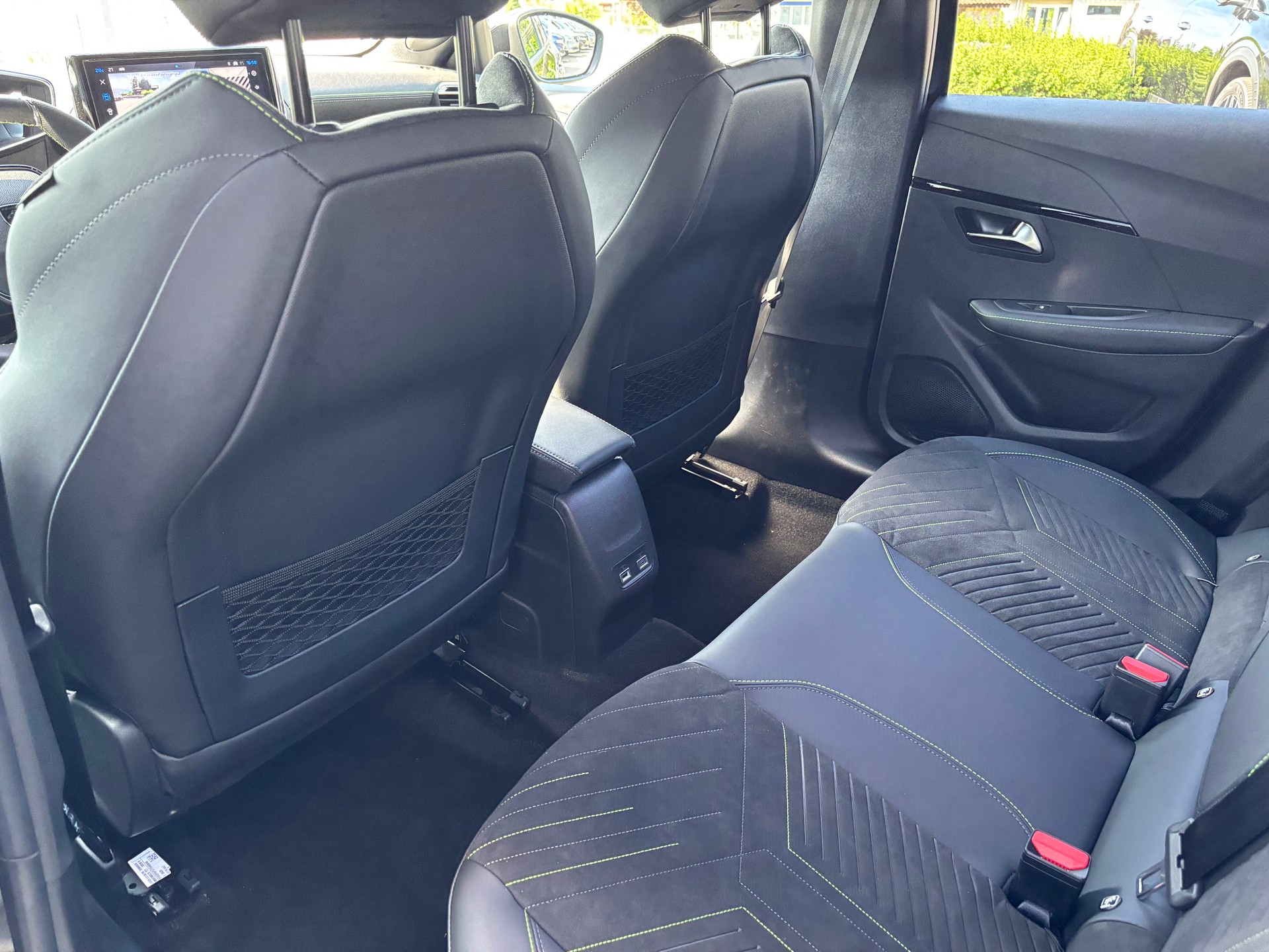 PEUGEOT 208 1.2 MHEV 145 GT-image-8