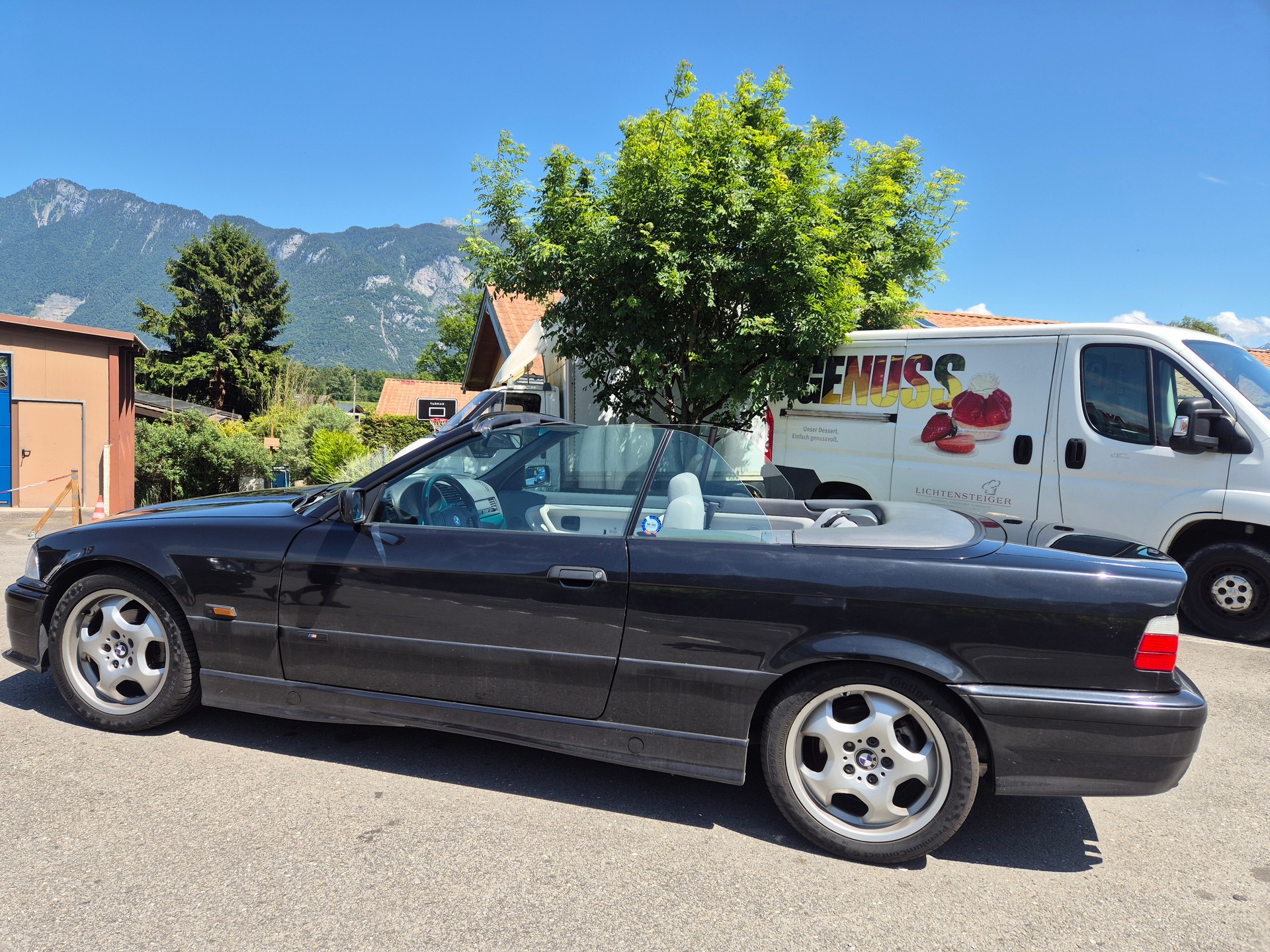 BMW 318i Cabrio M-PACK-image-4