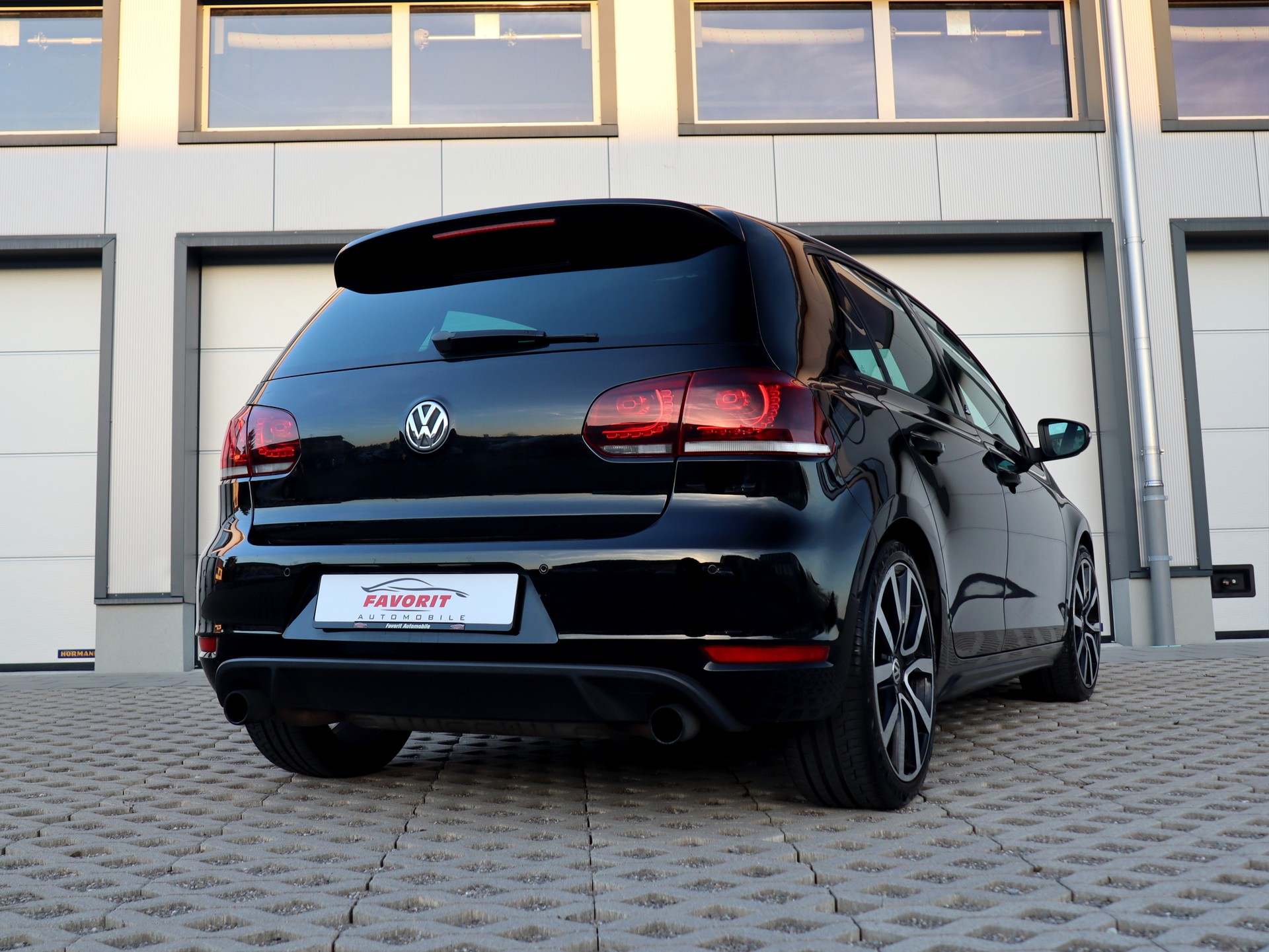 VW Golf 2.0 TSI GTI Adidas DSG (CH)-image-7