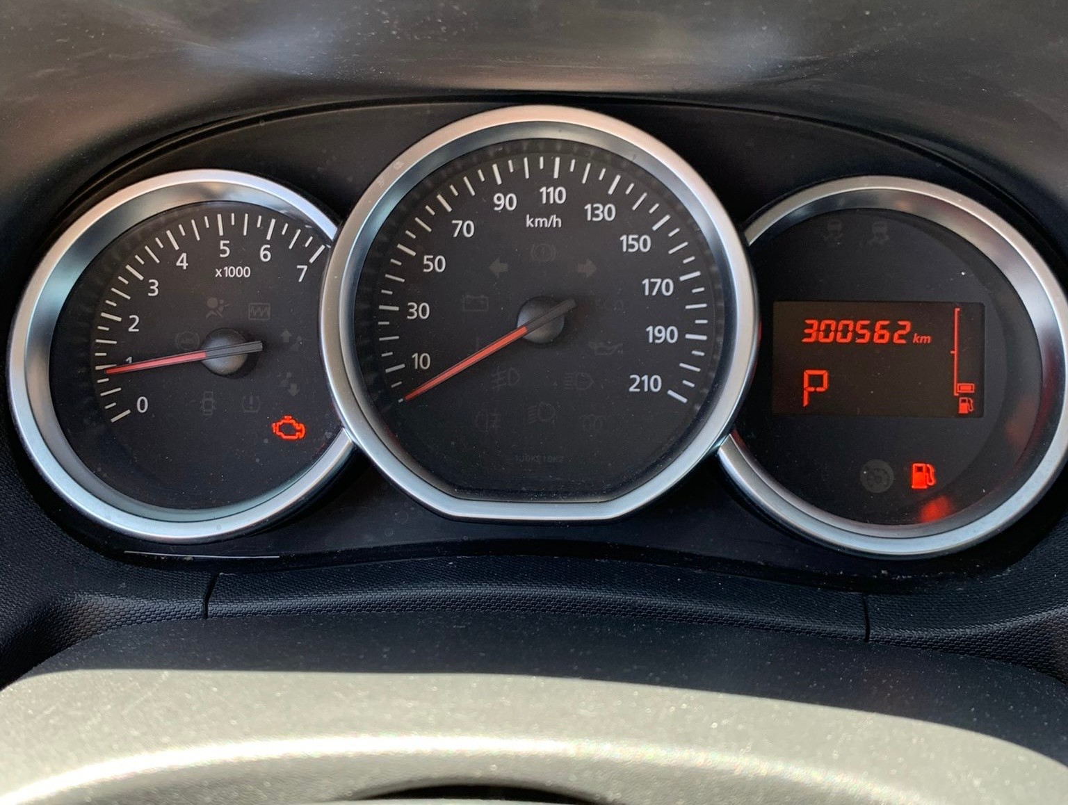 DACIA Duster 1.5 dCi Ambiance 4x2 EDC Automat (Klimatronik * Alufelgen * Sensoren mit Kamera * Leder * Navigation * BO6)-image-8