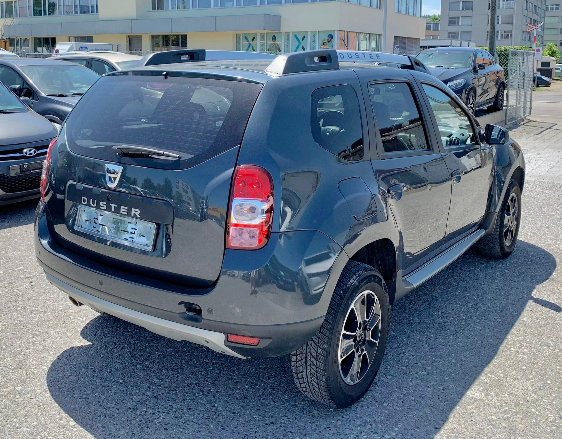 DACIA Duster 1.5 dCi Ambiance 4x2 EDC Automat (Klimatronik * Alufelgen * Sensoren mit Kamera * Leder * Navigation * BO6)-image-4