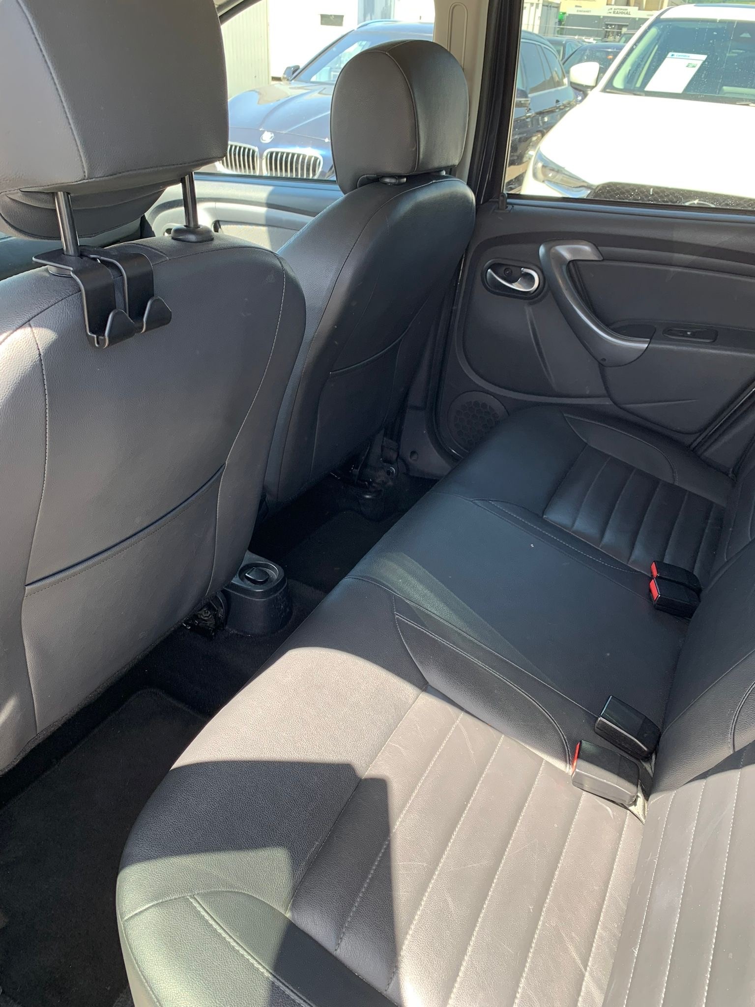 DACIA Duster 1.5 dCi Ambiance 4x2 EDC Automat (Klimatronik * Alufelgen * Sensoren mit Kamera * Leder * Navigation * BO6)-image-14