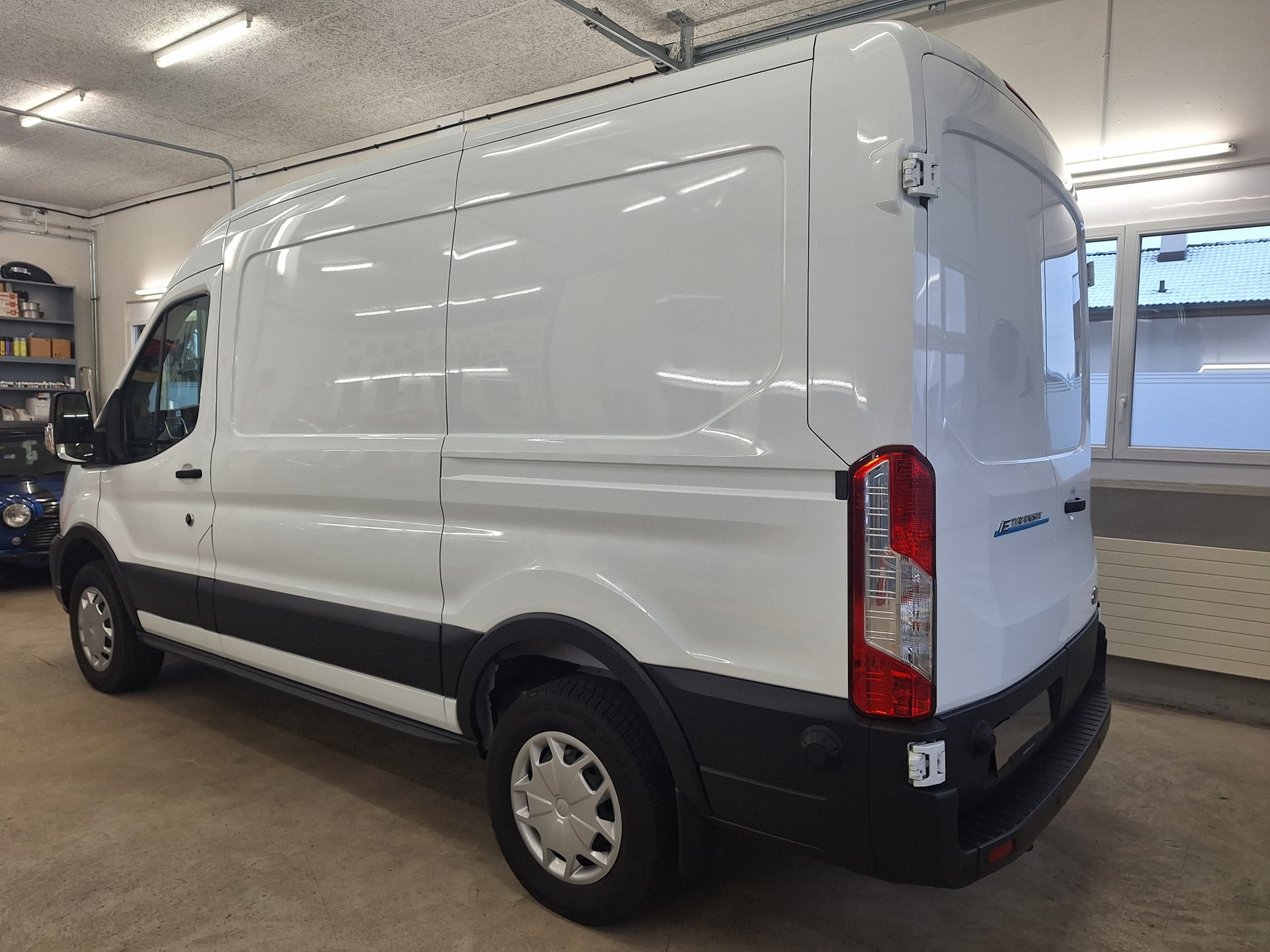FORD E-Transit Van 350 L2 Trend RWD 68kWh⚡CH-Auslieferung mit Fortlaufender Herstellergarantie in Neuzustand⚡-showroom-element-3