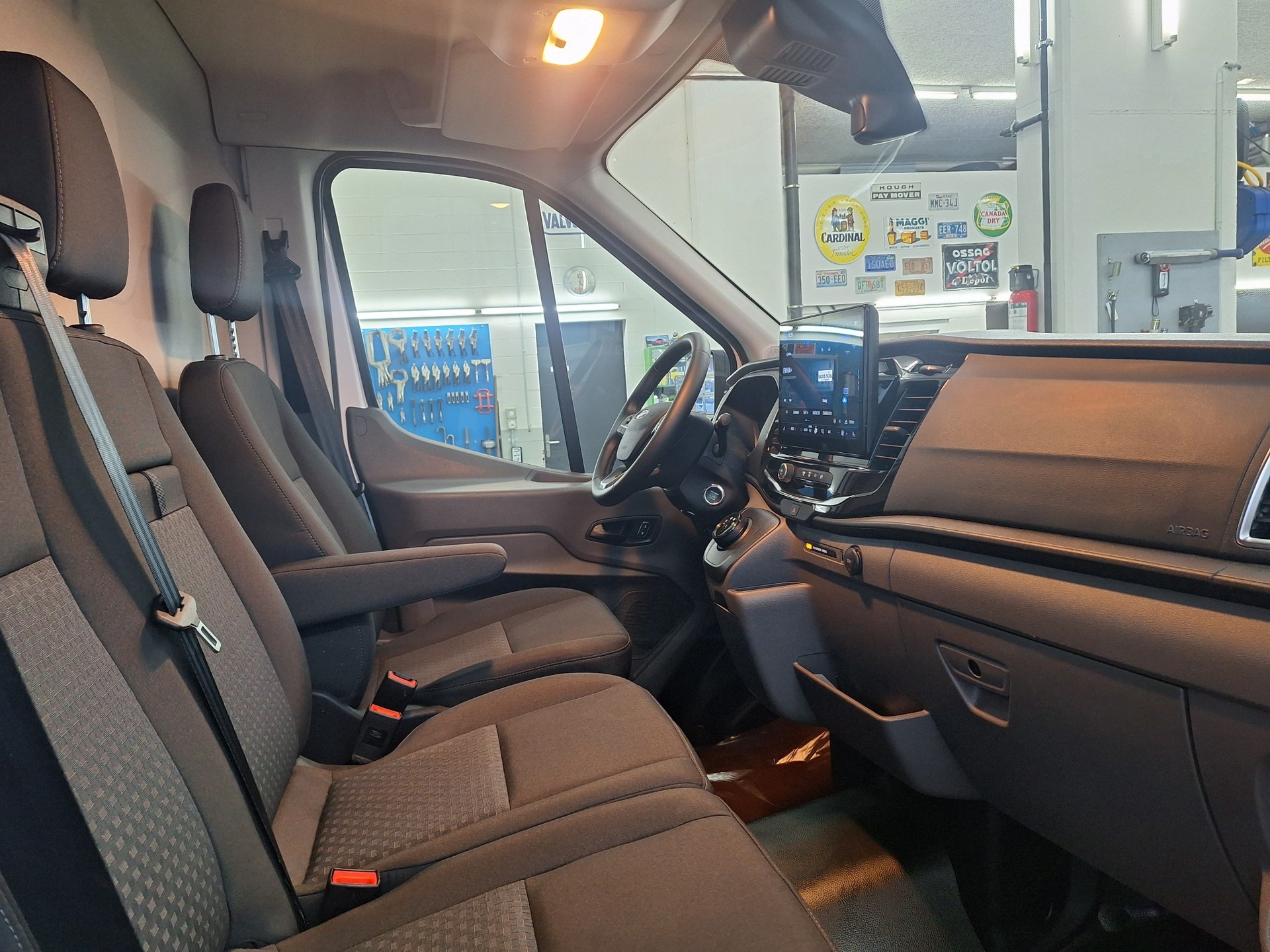 FORD E-Transit Van 350 L2 Trend RWD 68kWh⚡CH-Auslieferung mit Fortlaufender Herstellergarantie in Neuzustand⚡-image-17