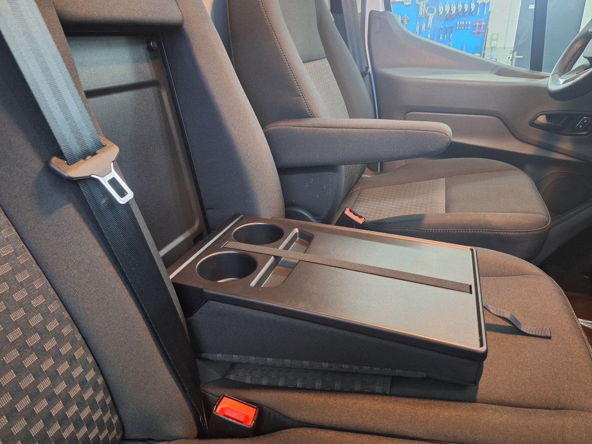 FORD E-Transit Van 350 L2 Trend RWD 68kWh⚡CH-Auslieferung mit Fortlaufender Herstellergarantie in Neuzustand⚡-image-19