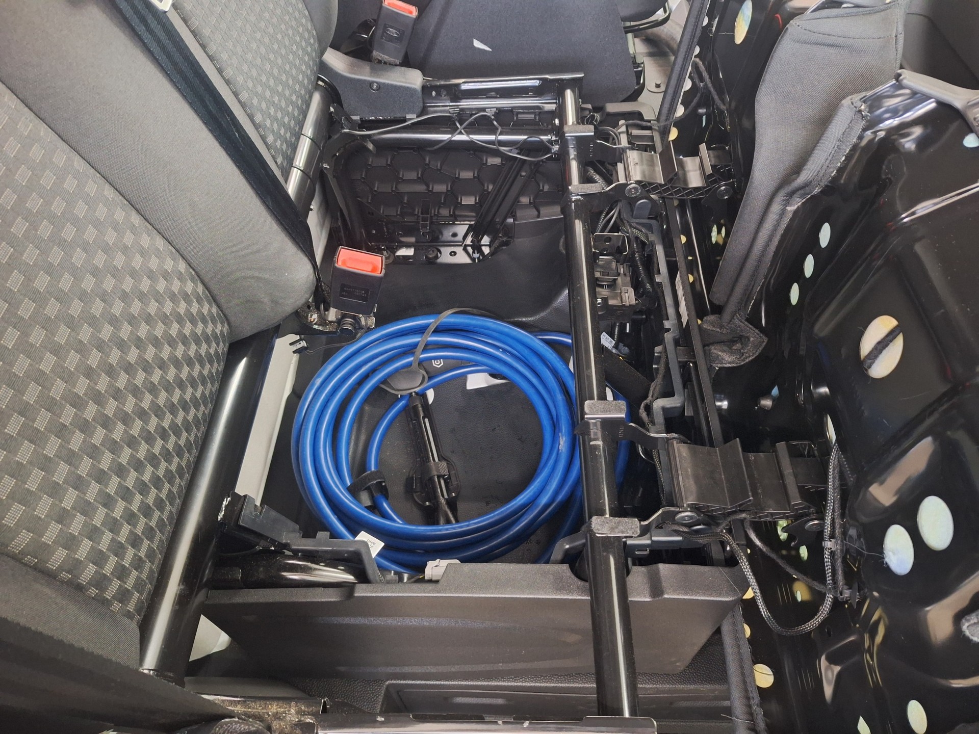 FORD E-Transit Van 350 L2 Trend RWD 68kWh⚡CH-Auslieferung mit Fortlaufender Herstellergarantie in Neuzustand⚡-image-20