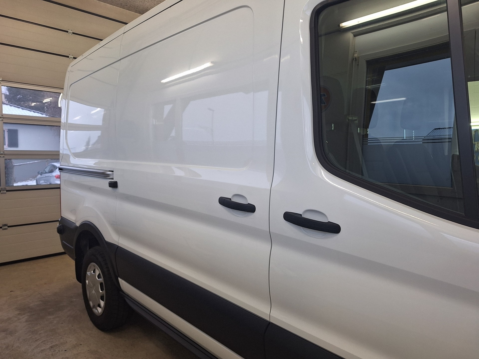 FORD E-Transit Van 350 L2 Trend RWD 68kWh⚡CH-Auslieferung mit Fortlaufender Herstellergarantie in Neuzustand⚡-image-5