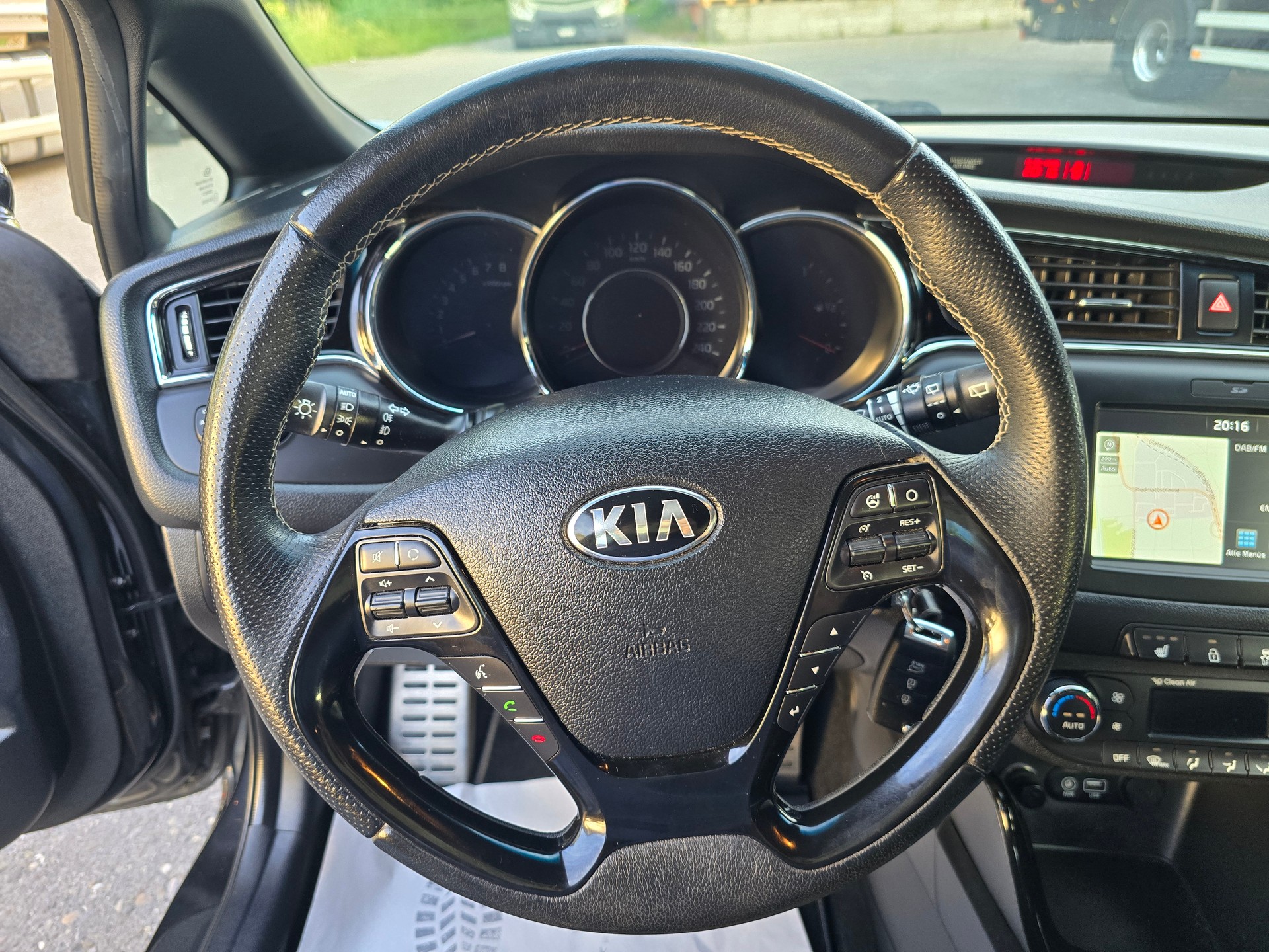KIA Cee'd 1.0 T-GDi GT Line-image-17
