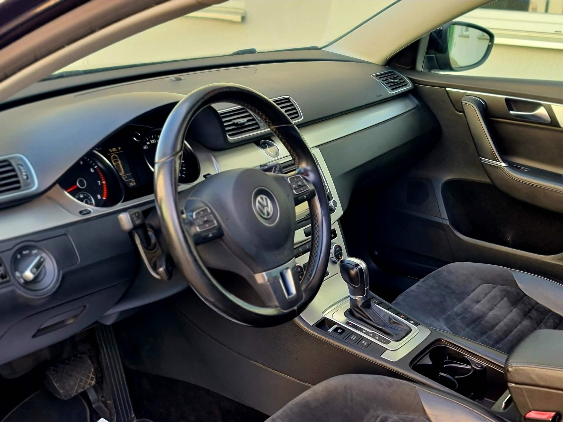 VW Passat Variant 2.0 TSI Comfortline DSG-image-12