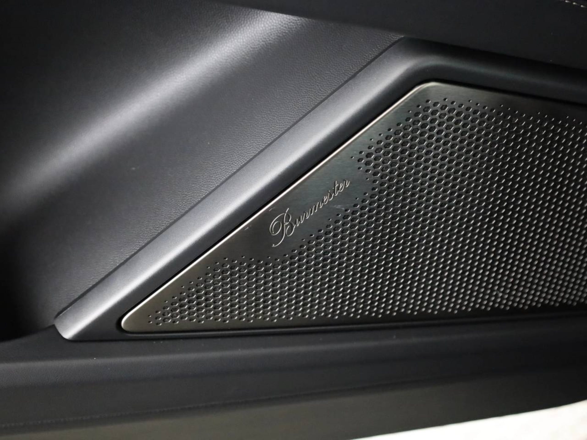 PORSCHE Cayenne Turbo Electric-image-16