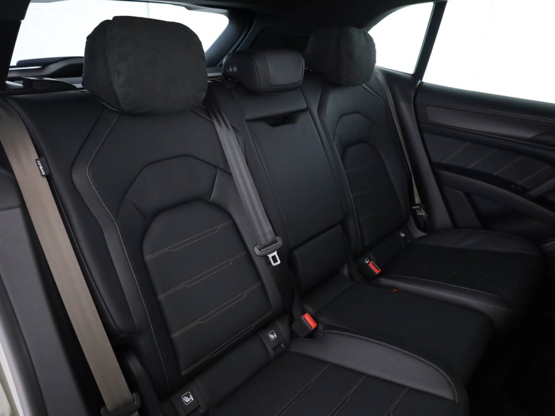 PORSCHE Cayenne Turbo Electric-image-17