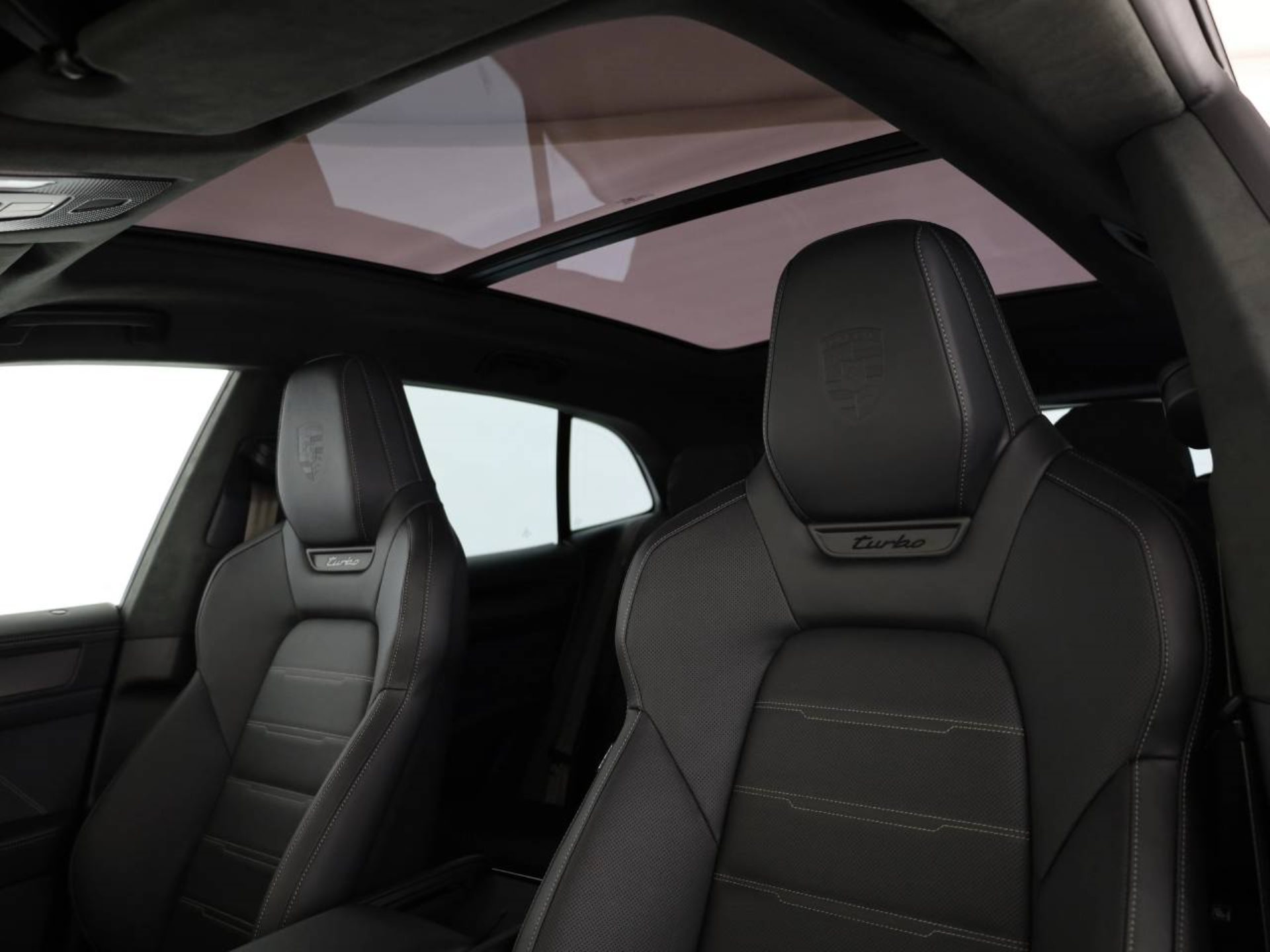 PORSCHE Cayenne Turbo Electric-image-14