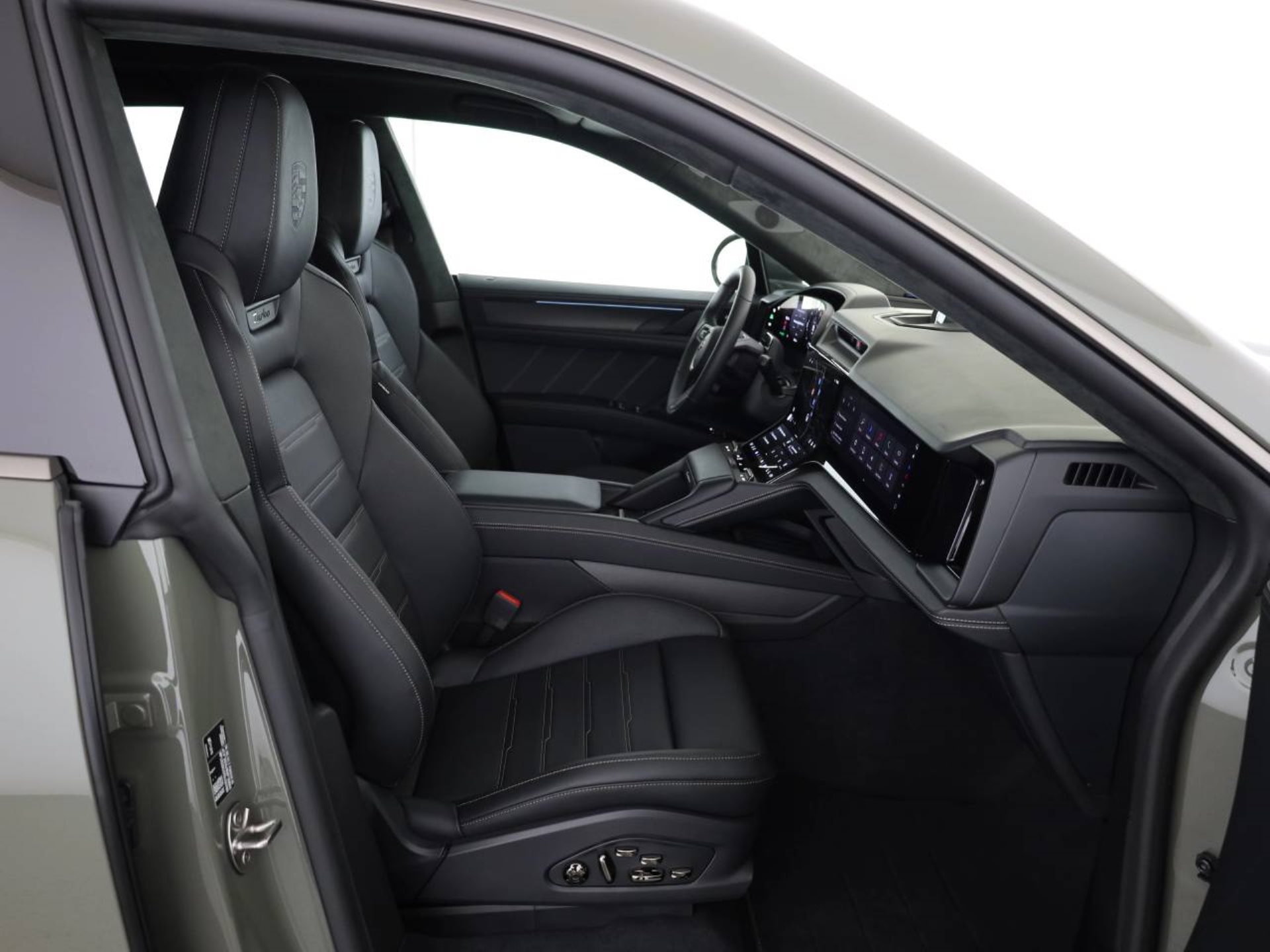 PORSCHE Cayenne Turbo Electric-image-13