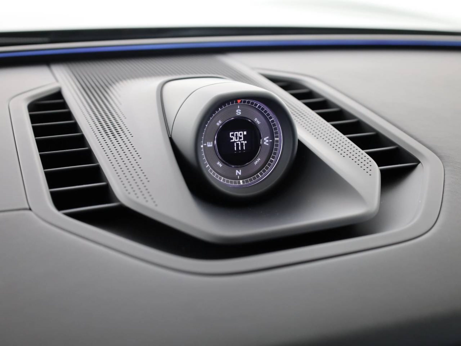 PORSCHE Cayenne Turbo Electric-image-11