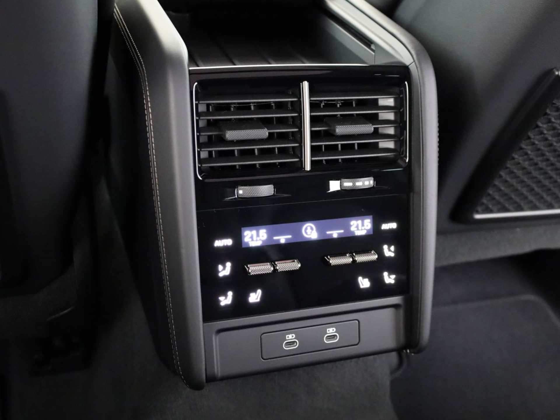 PORSCHE Cayenne Turbo Electric-image-18