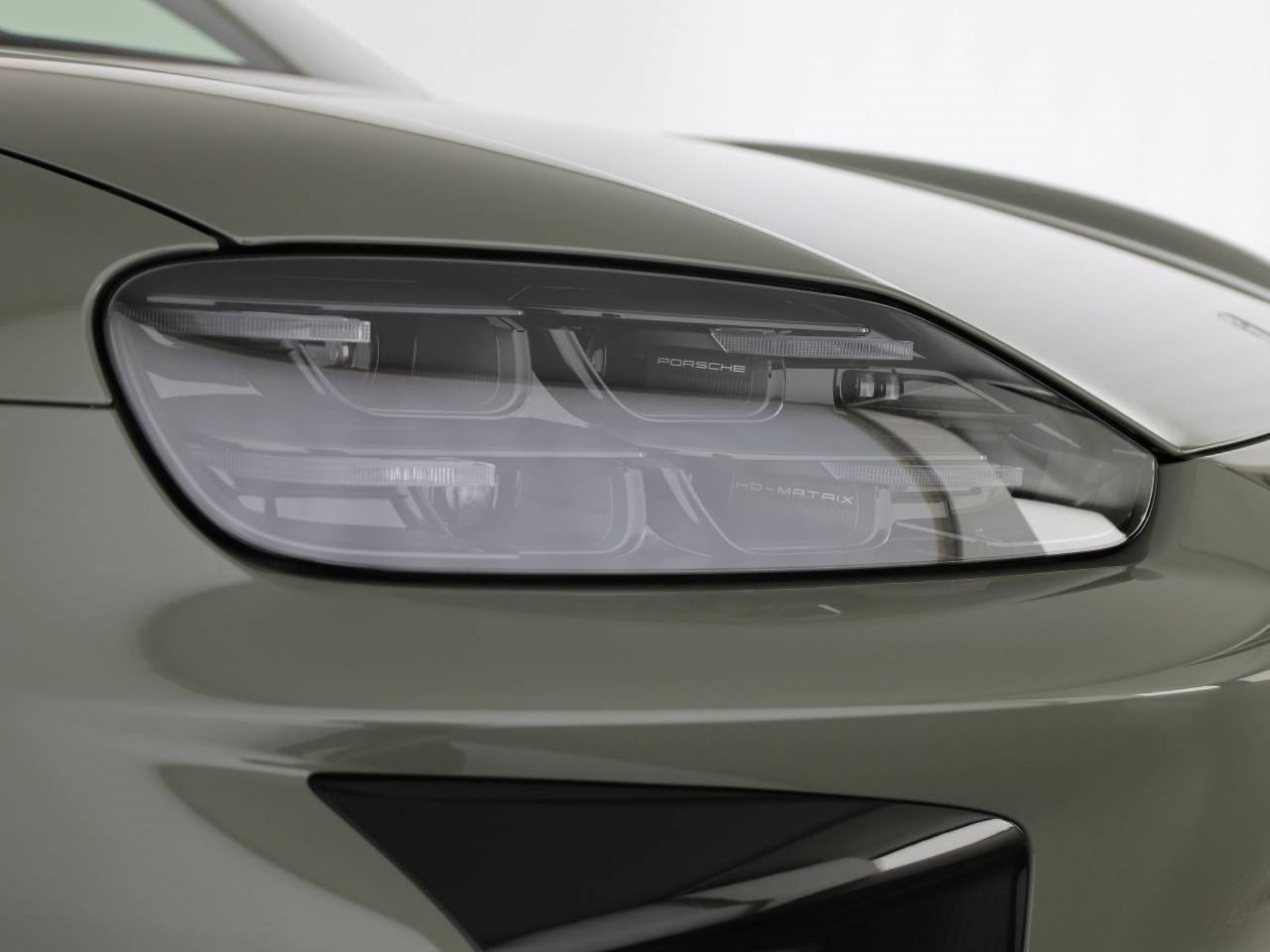 PORSCHE Cayenne Turbo Electric-image-8