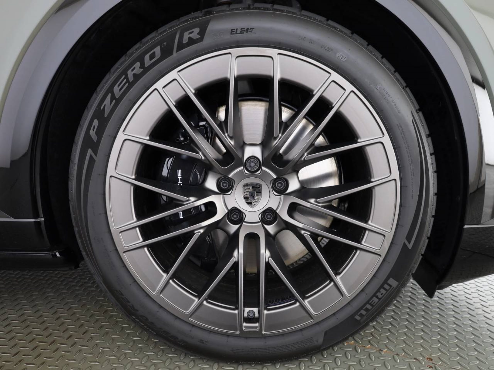 PORSCHE Cayenne Turbo Electric-image-5