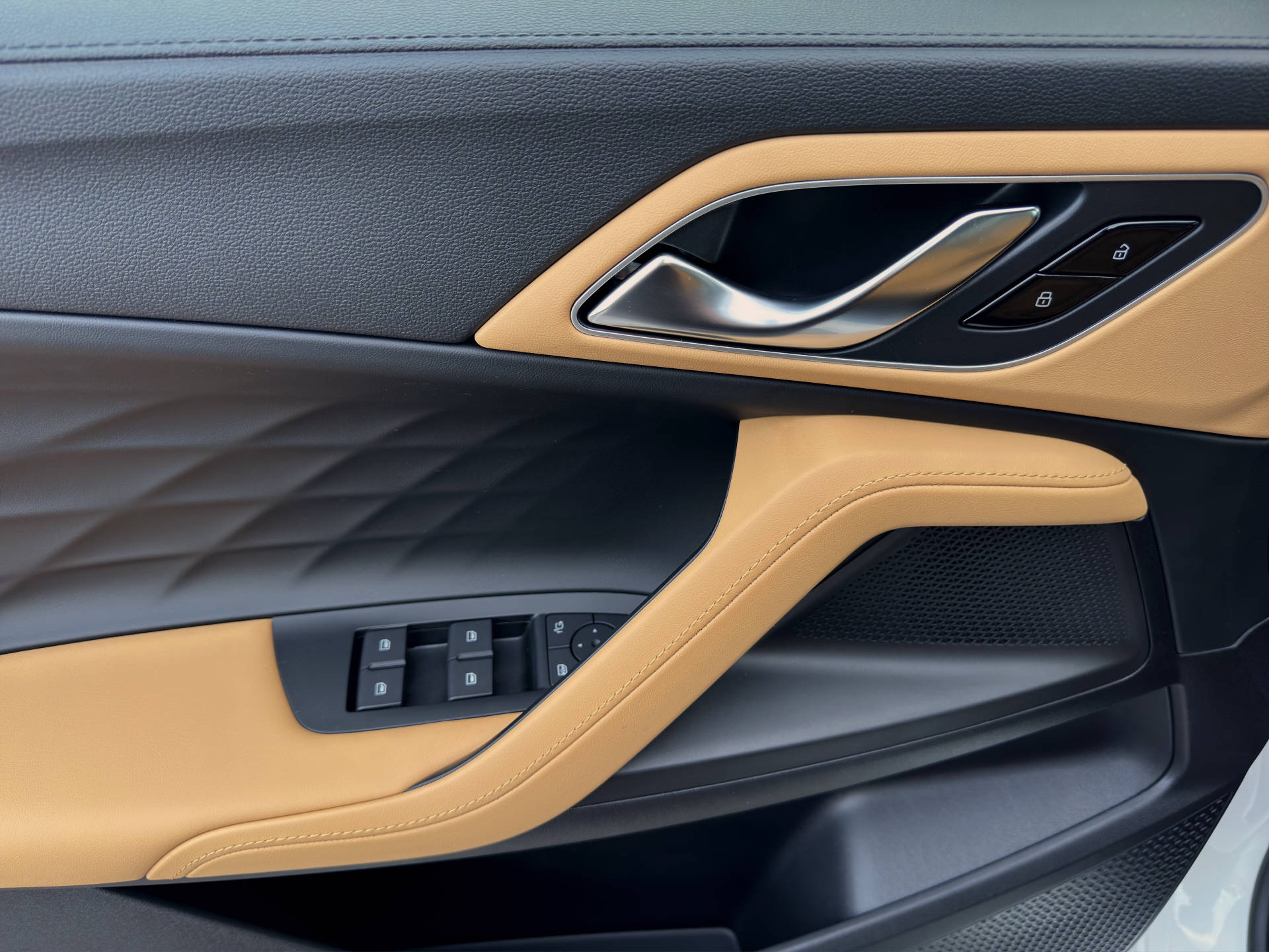 MG HS 1.5 Hybrid Luxury-image-8