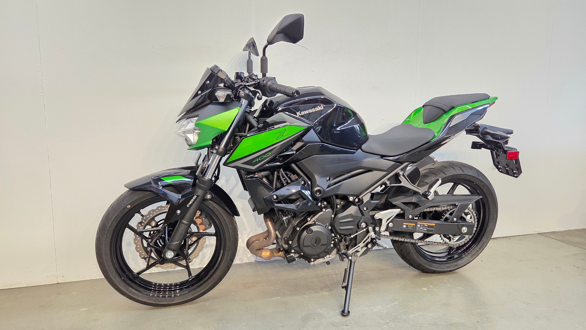 KAWASAKI Z 400-showroom-element-3