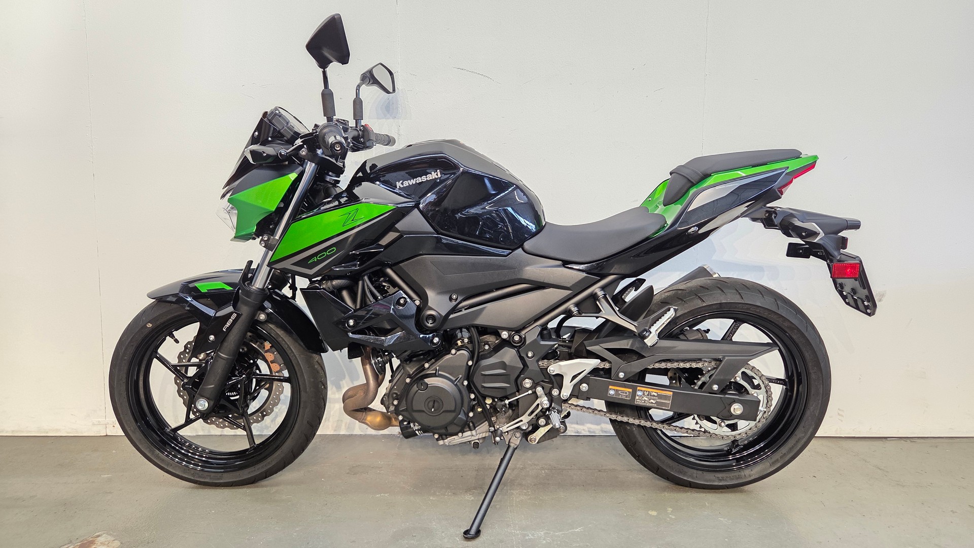 KAWASAKI Z 400-showroom-element-1