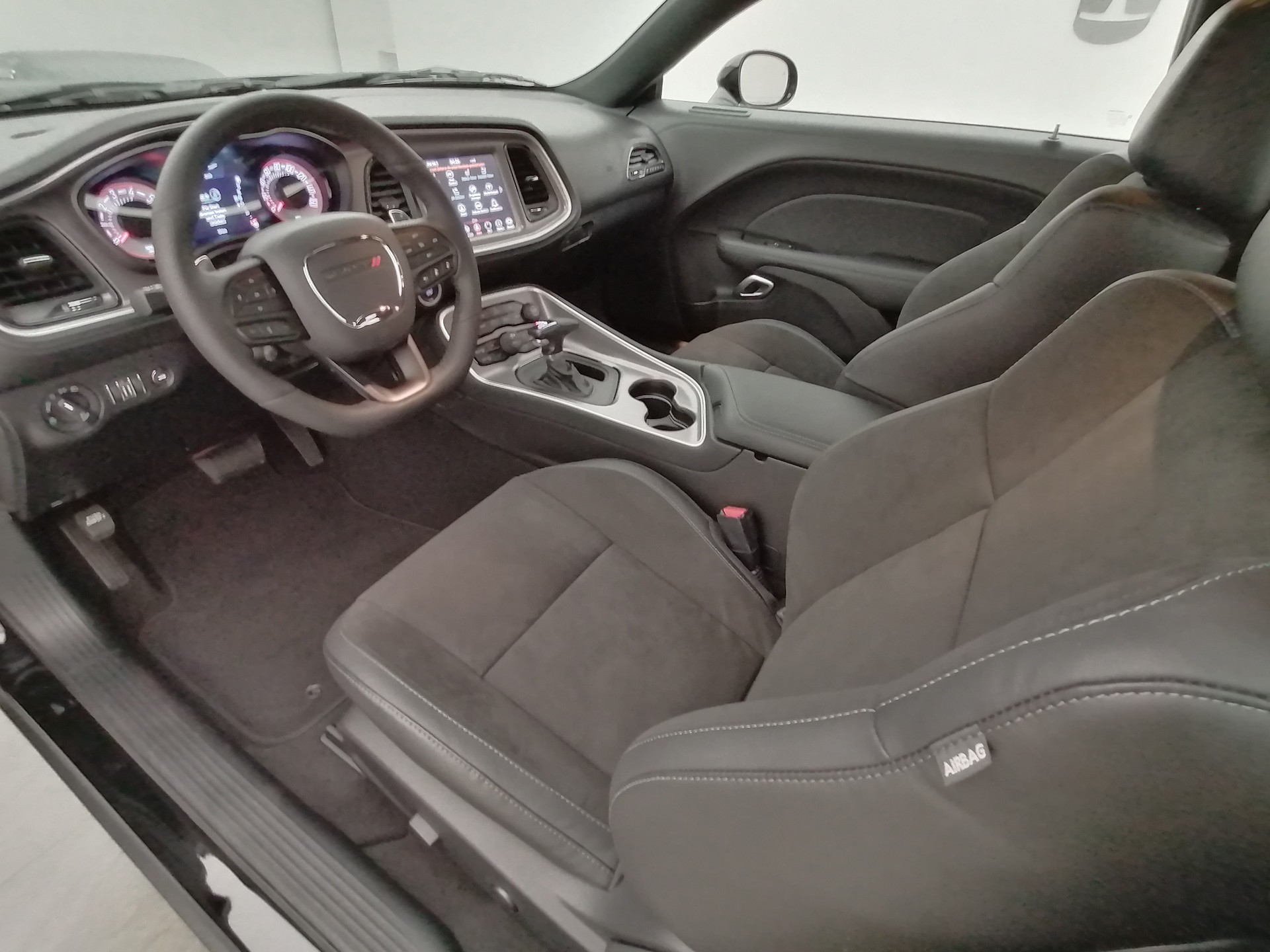 DODGE Challenger 5.7 R/T Shaker-image-12