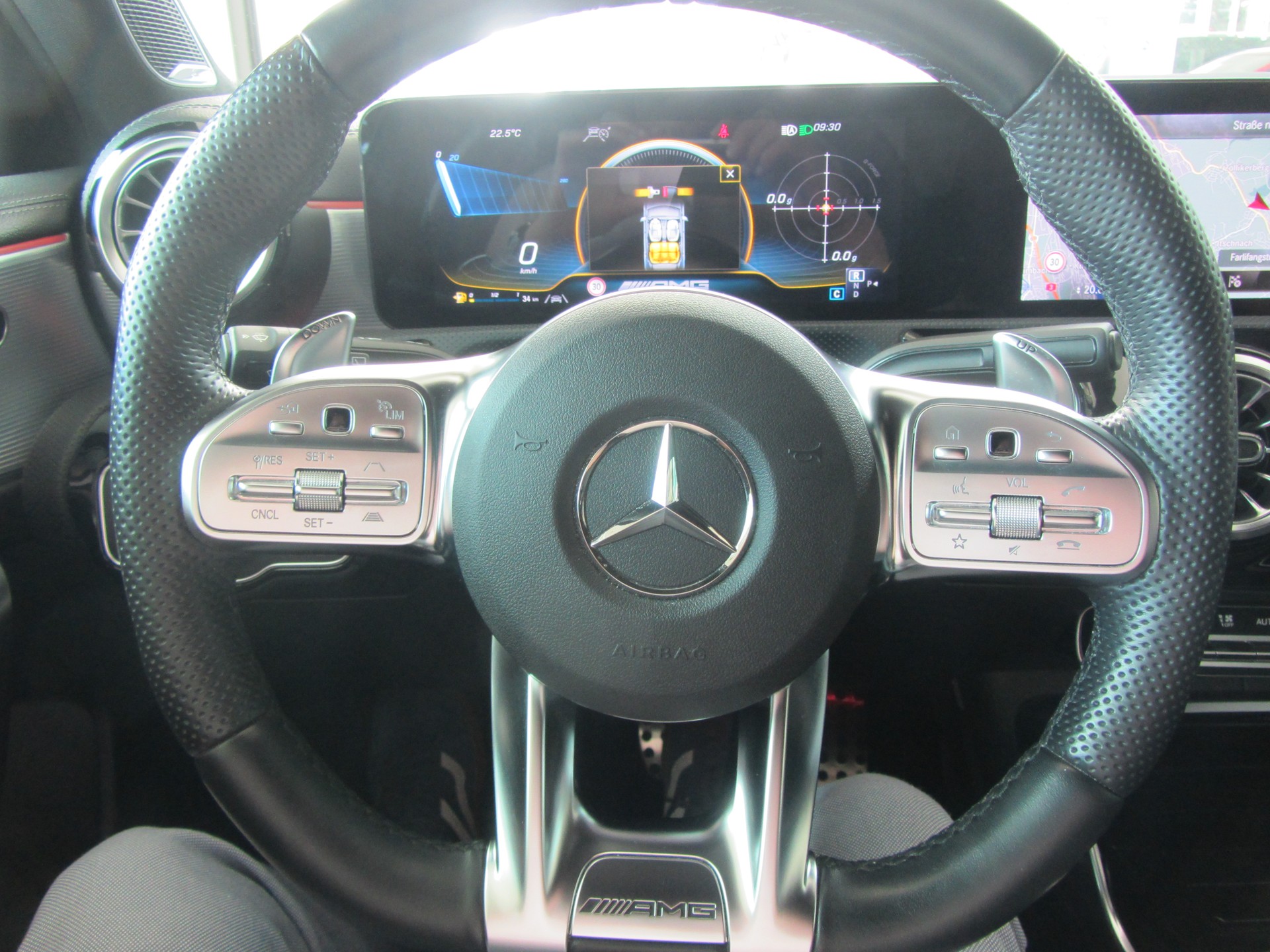MERCEDES-BENZ A 35 AMG 4Matic Speedshift-image-10