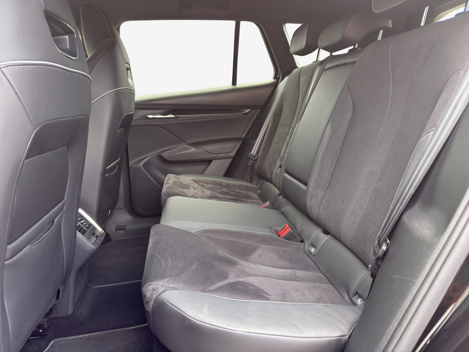 SKODA Enyaq iV 80x SportLine-image-12