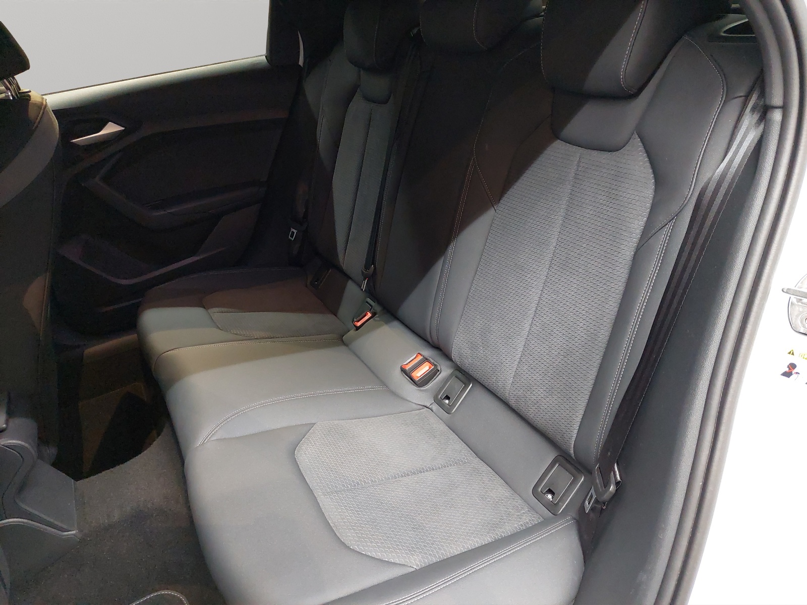 AUDI A1 Sportback 40 TFSI S Line S-tronic-image-7