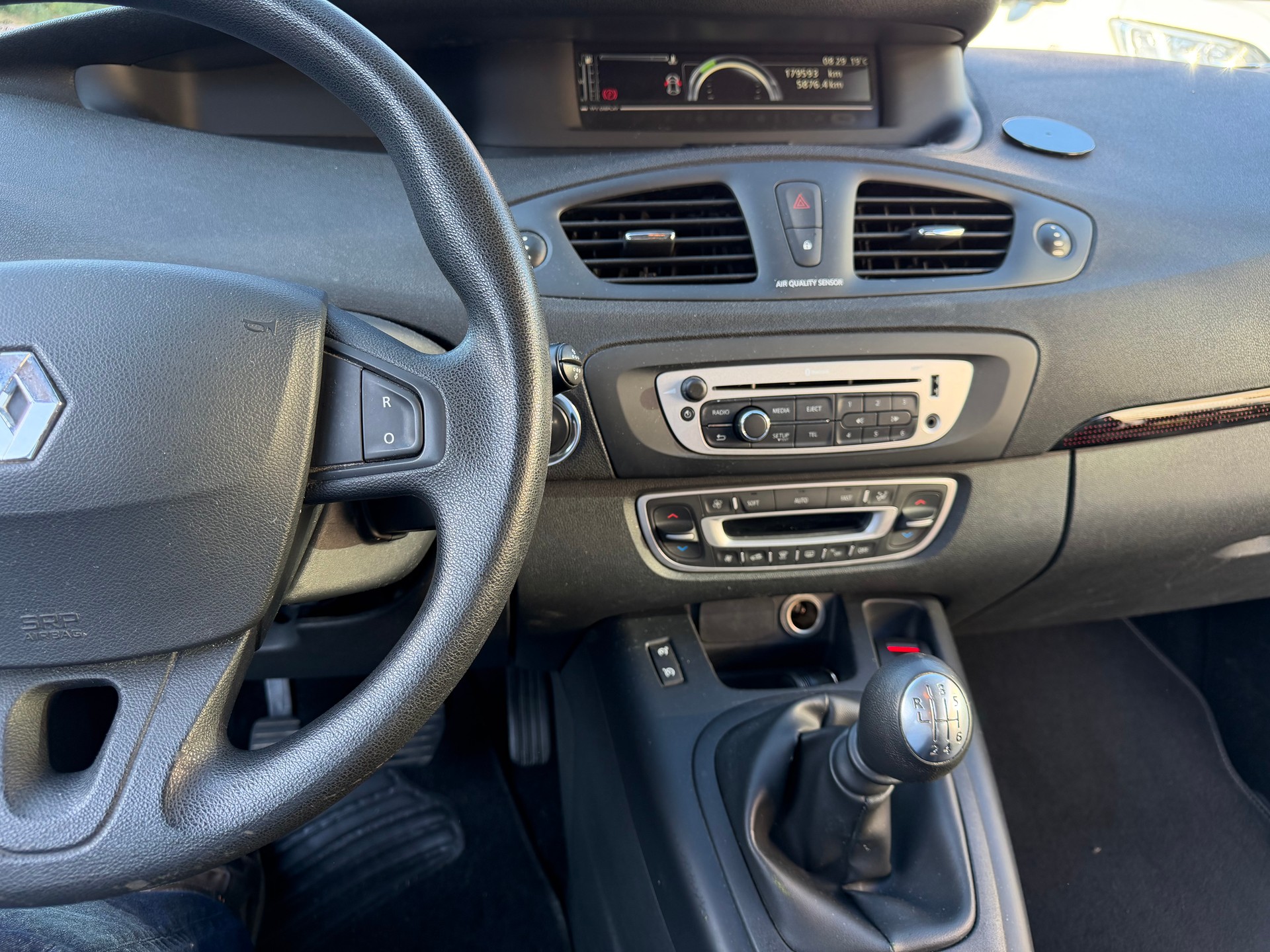 RENAULT Scénic 1.4 16V Turbo Privilège-image-0