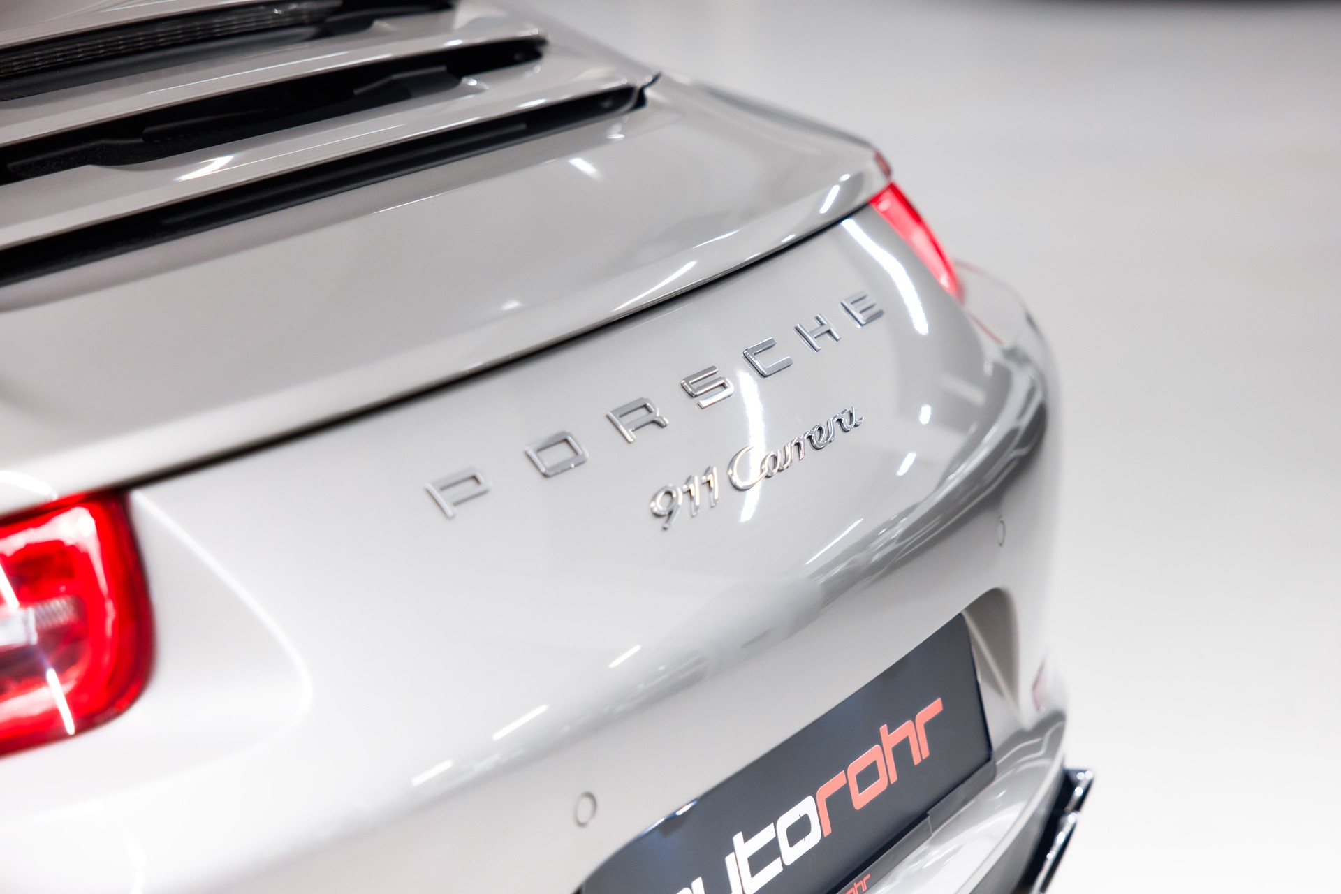 PORSCHE 911 Carrera-image-14