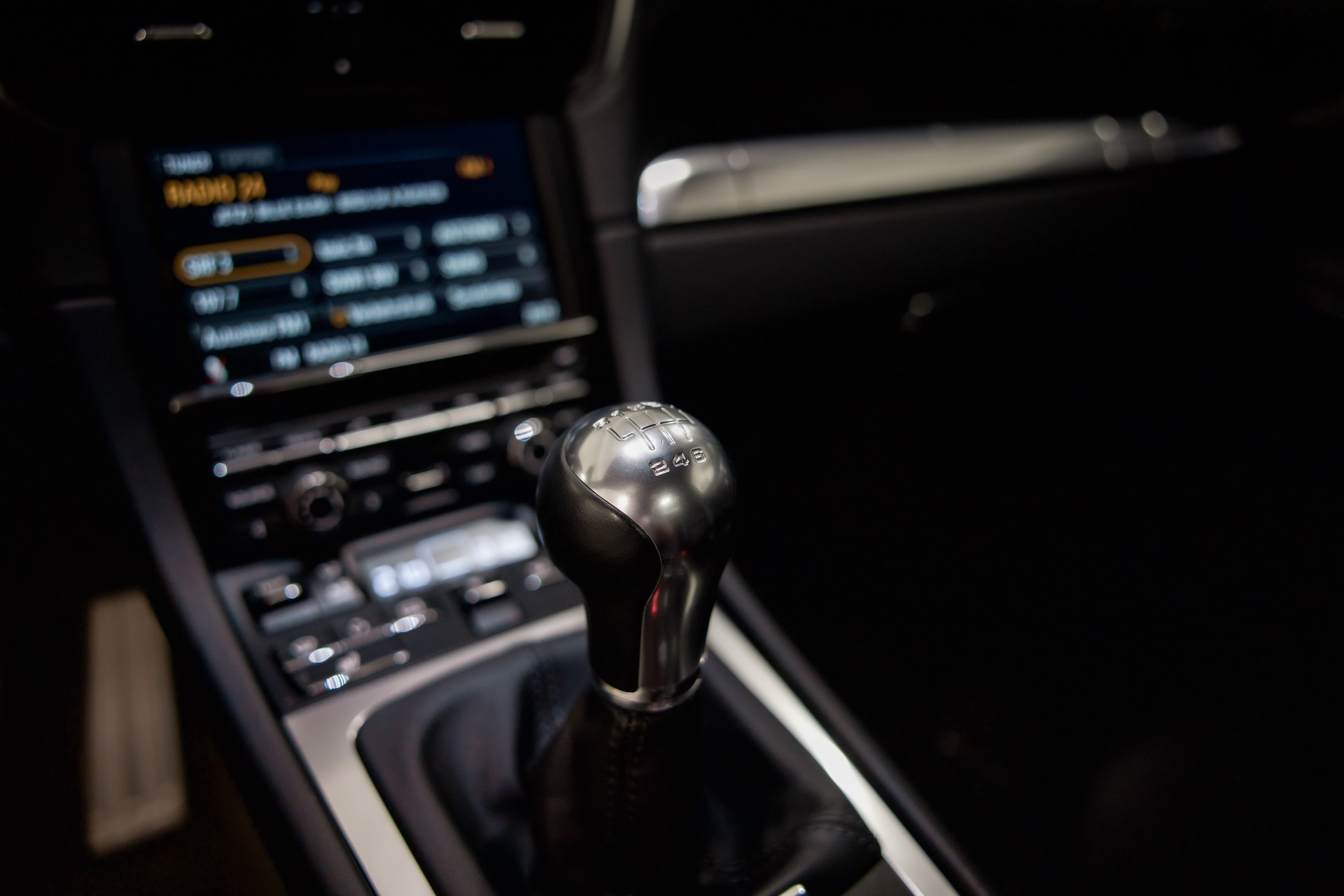 PORSCHE 911 Carrera-image-23
