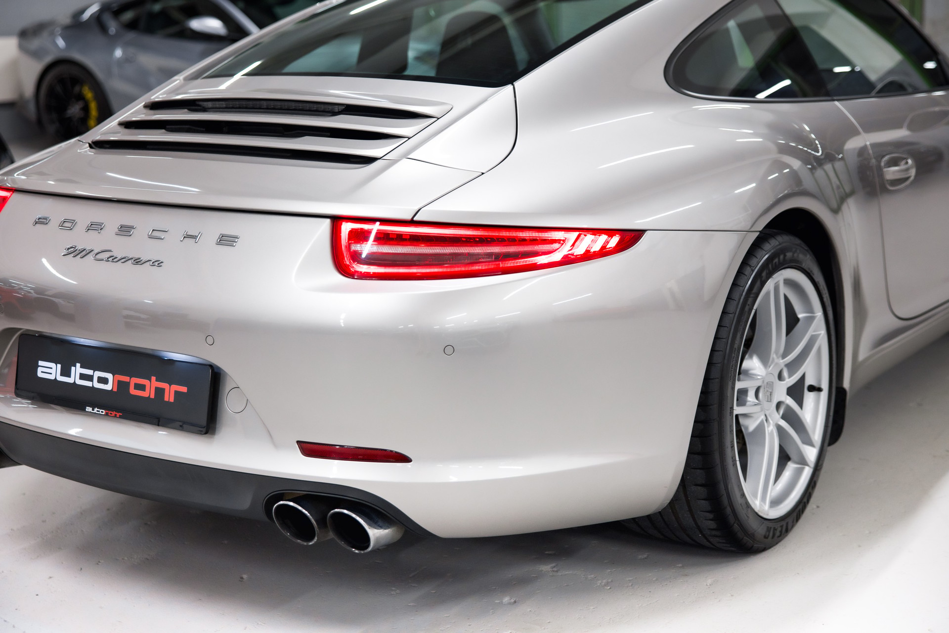 PORSCHE 911 Carrera-image-12