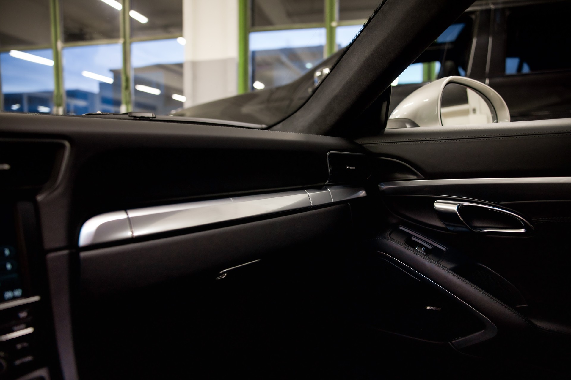PORSCHE 911 Carrera-image-24