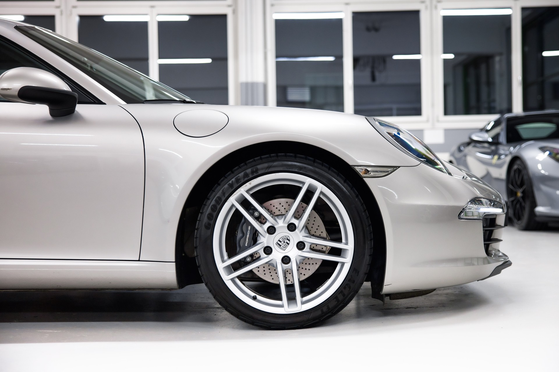 PORSCHE 911 Carrera-image-10