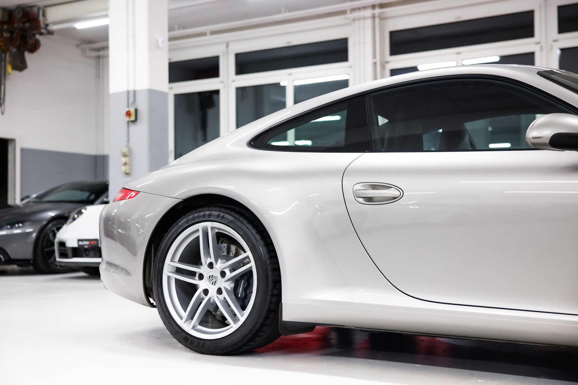 PORSCHE 911 Carrera-image-11