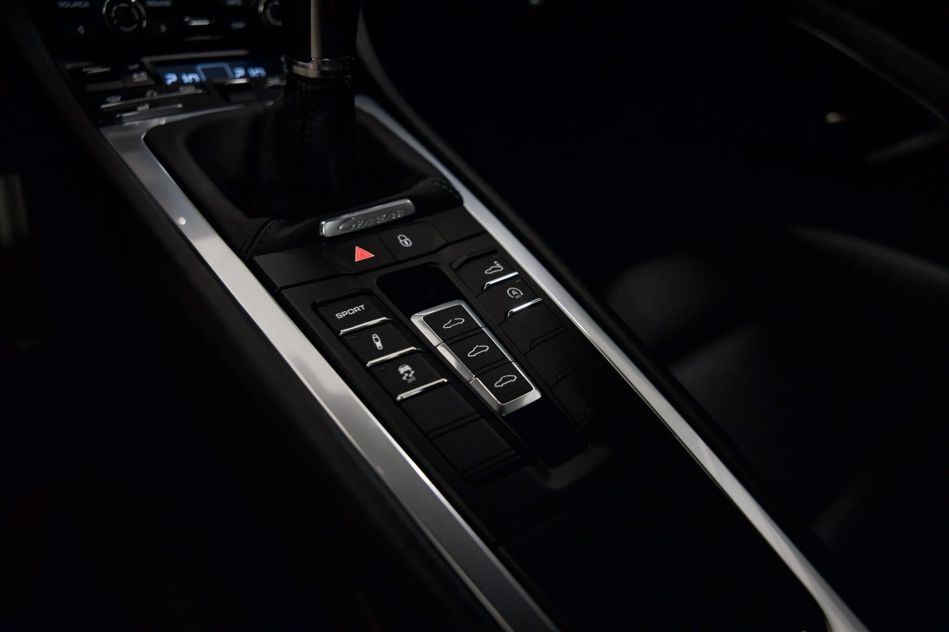 PORSCHE 911 Carrera-image-27