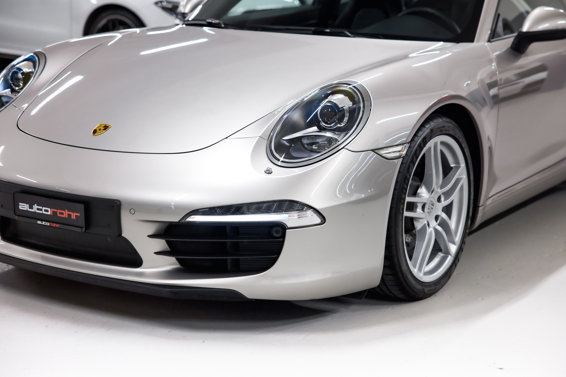 PORSCHE 911 Carrera-image-8