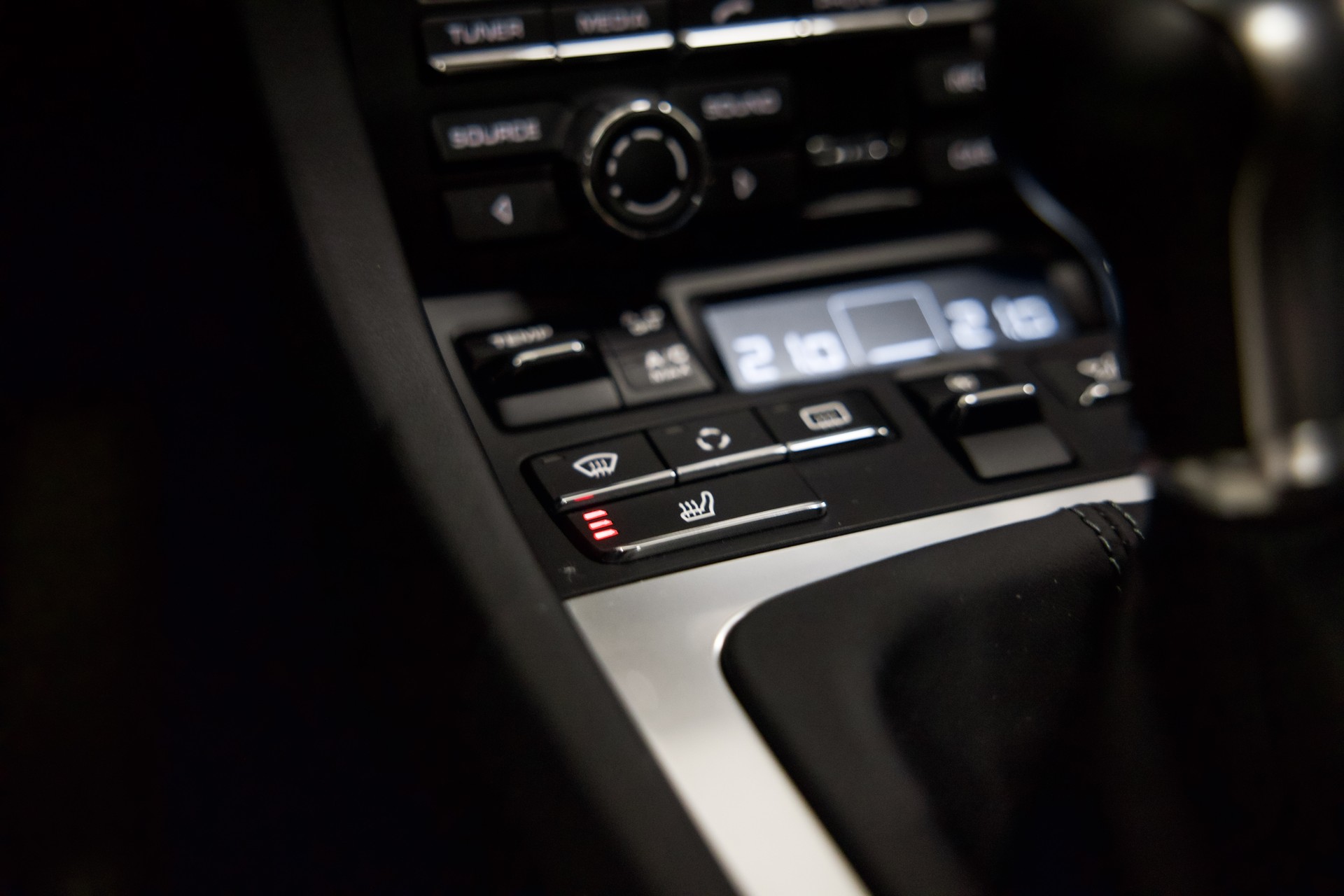 PORSCHE 911 Carrera-image-29