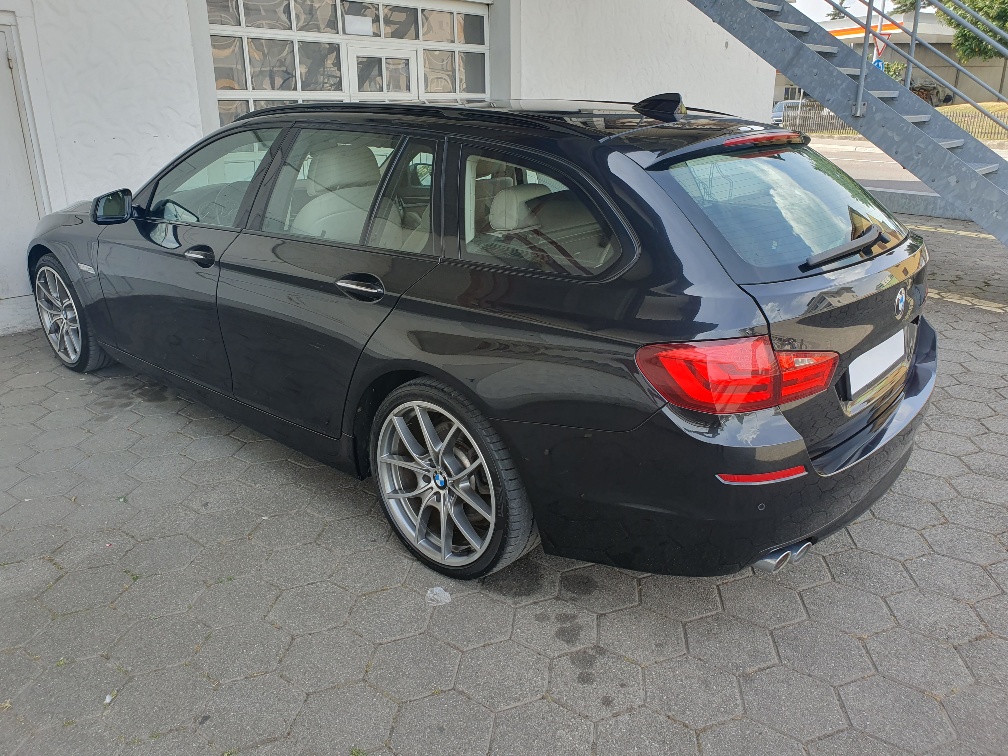 BMW 530d xDrive Touring Steptronic-image-3