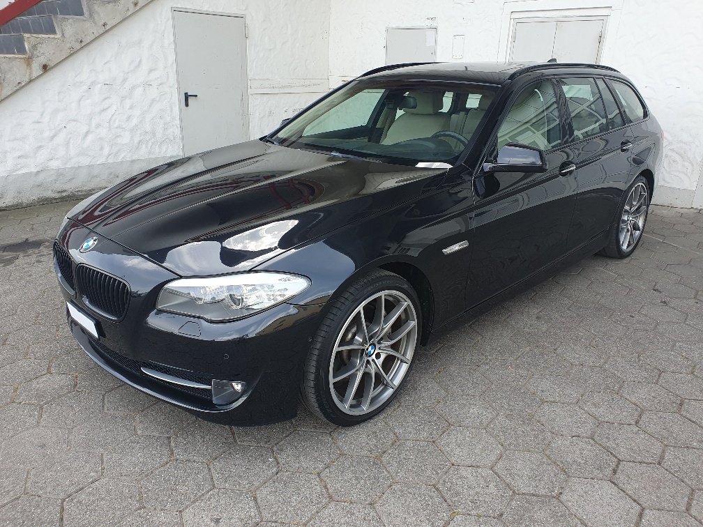 BMW 530d xDrive Touring Steptronic-image-0