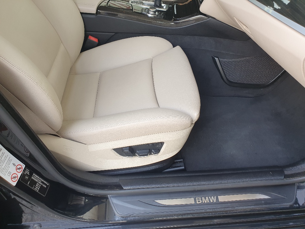BMW 530d xDrive Touring Steptronic-image-21