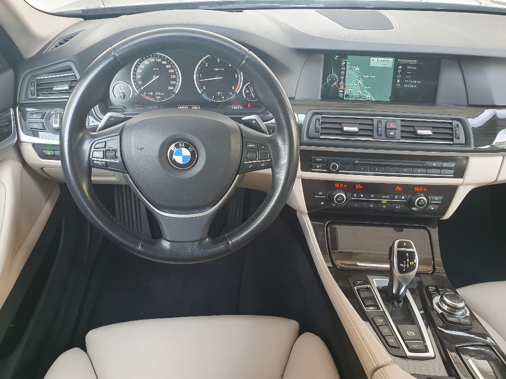 BMW 530d xDrive Touring Steptronic-image-5