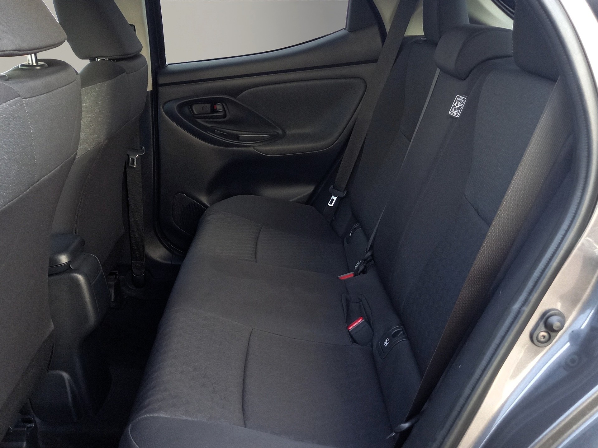TOYOTA Yaris 1.5 VVT-i HSD Trend-image-14