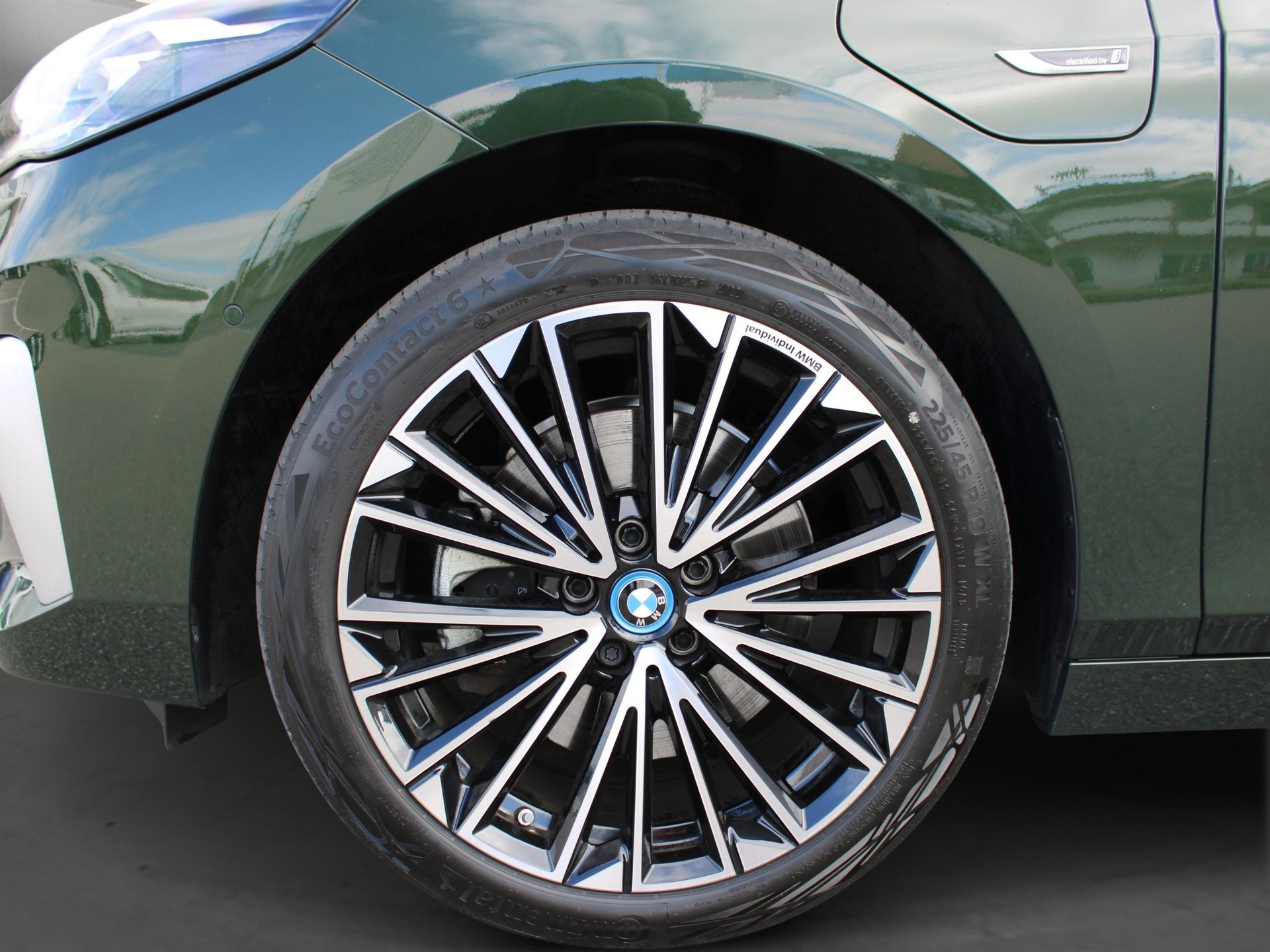 BMW 230e xDrive Luxury Line-image-16