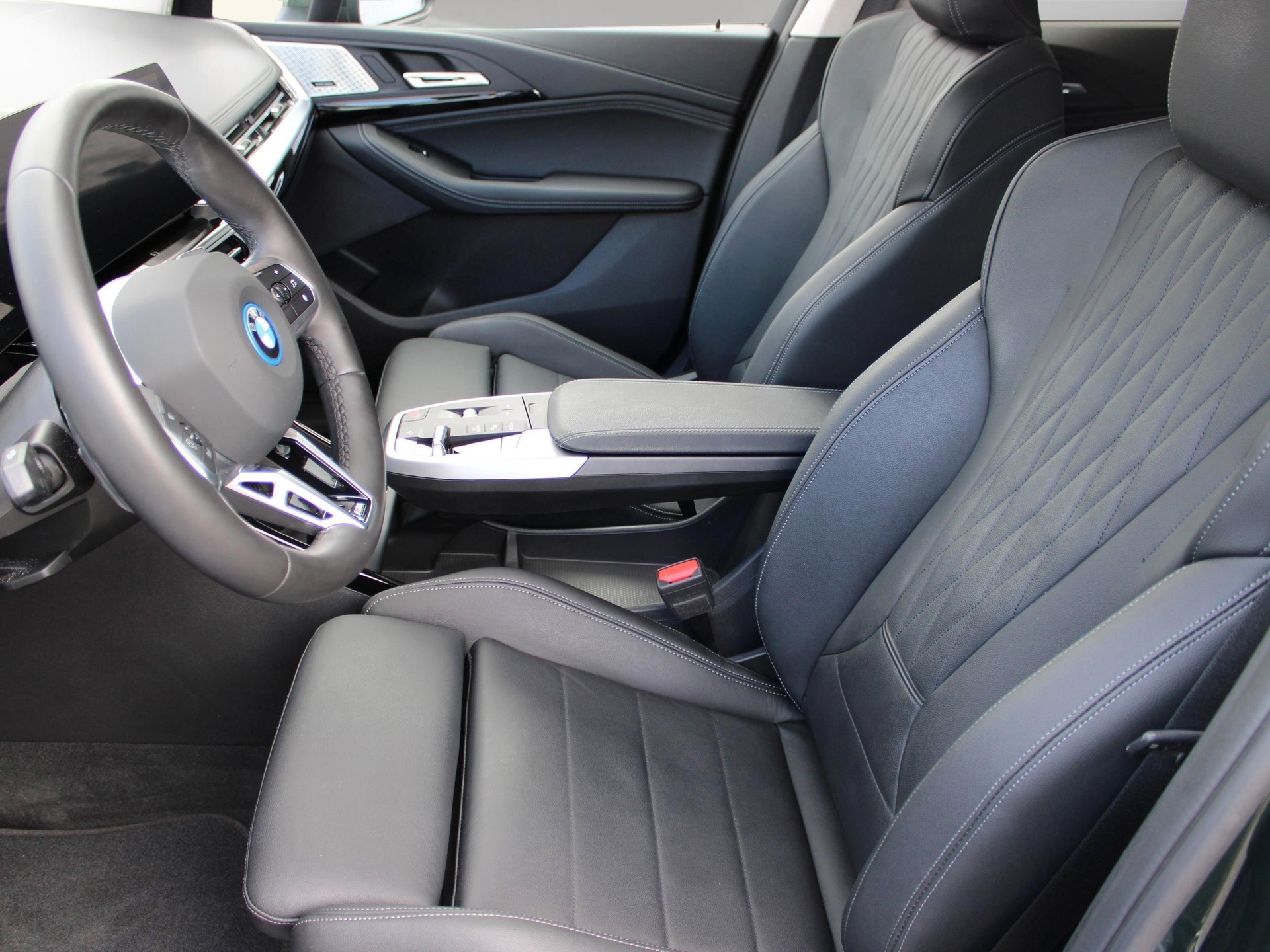 BMW 230e xDrive Luxury Line-image-8